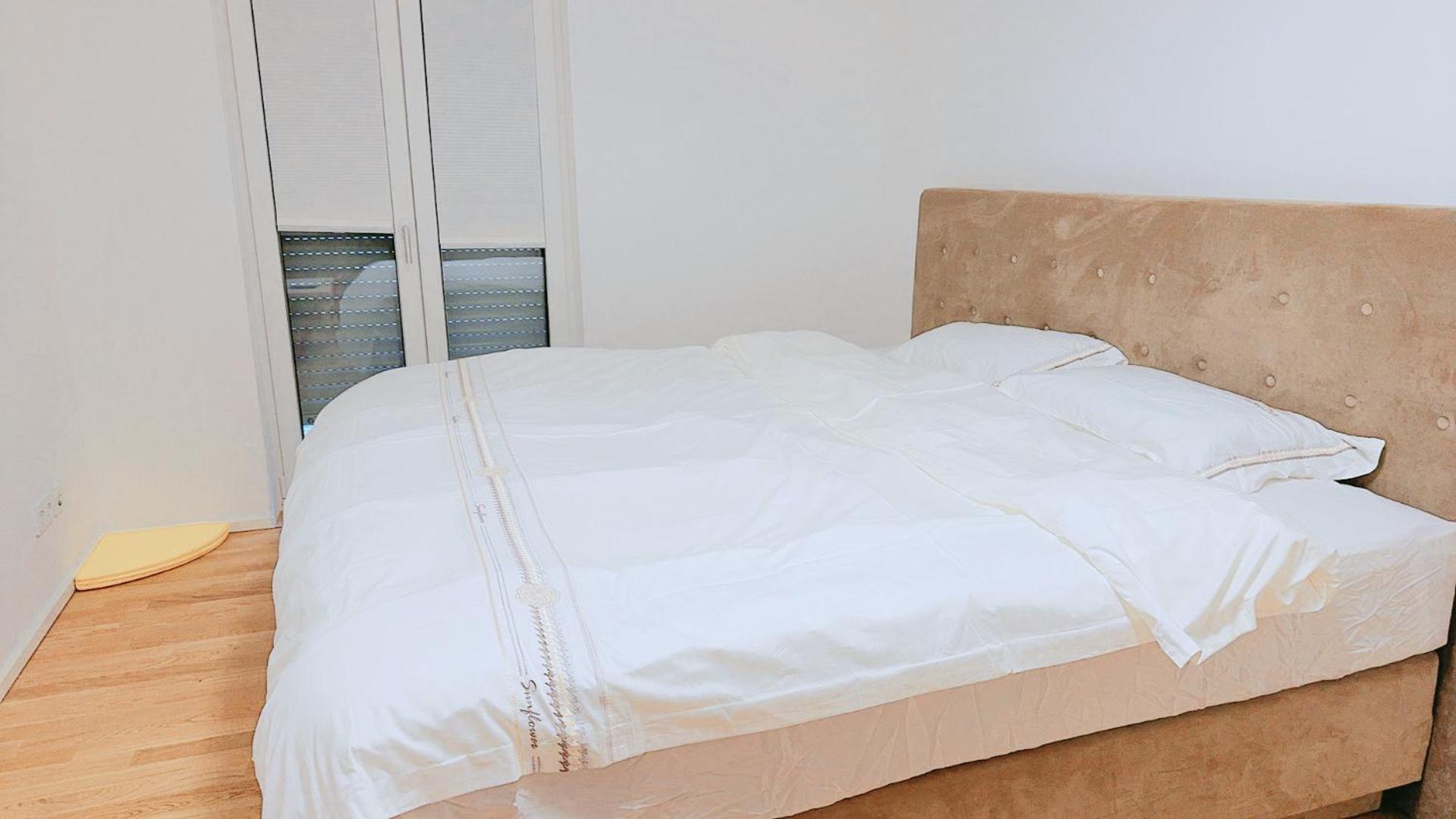 Apartment Moden In With Free Parking