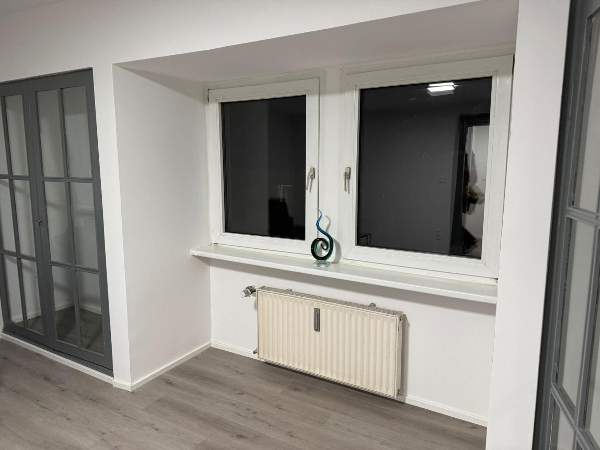 On The Rhine, Apartamento