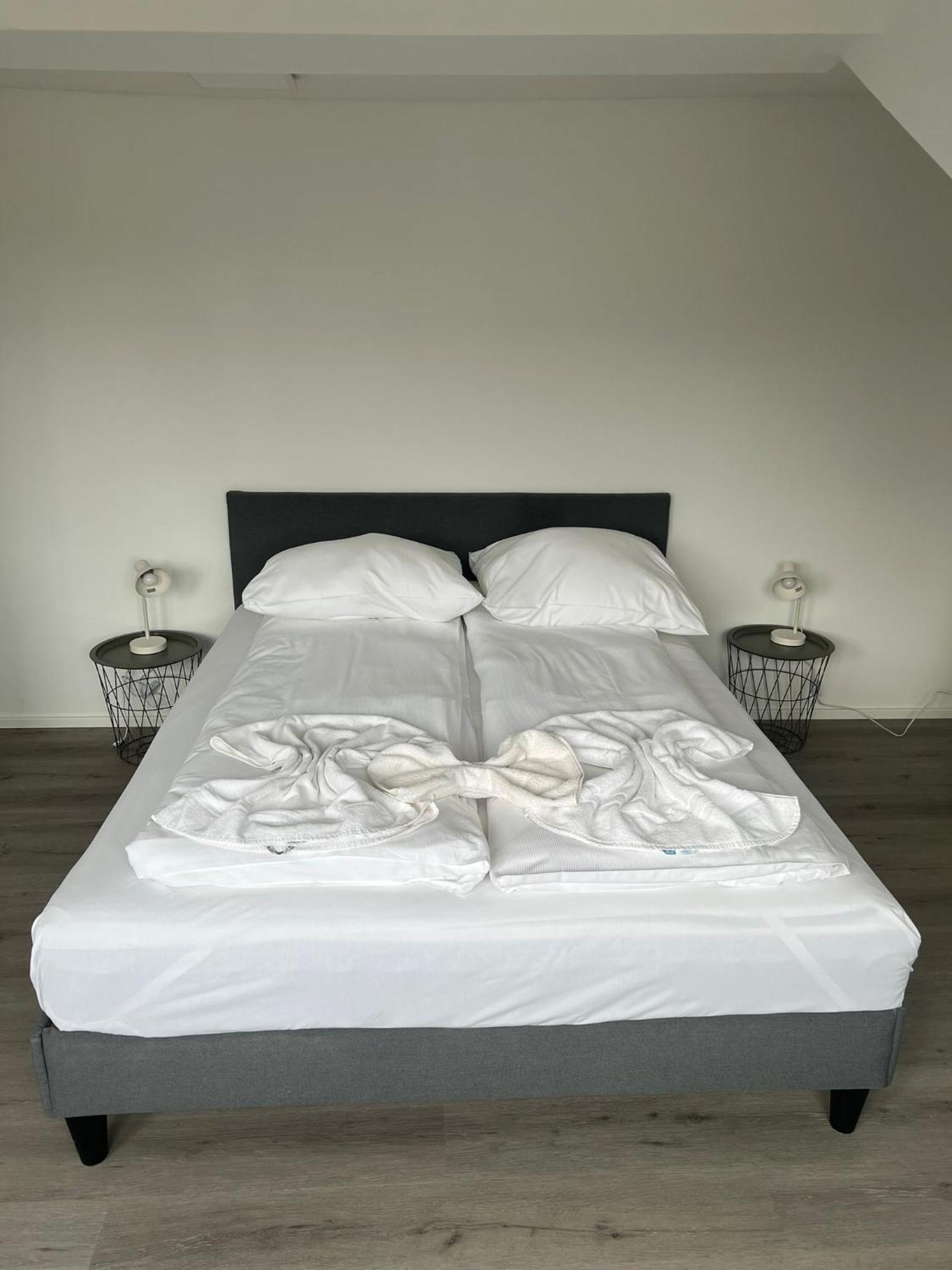 On The Rhine, Apartamento Colonia