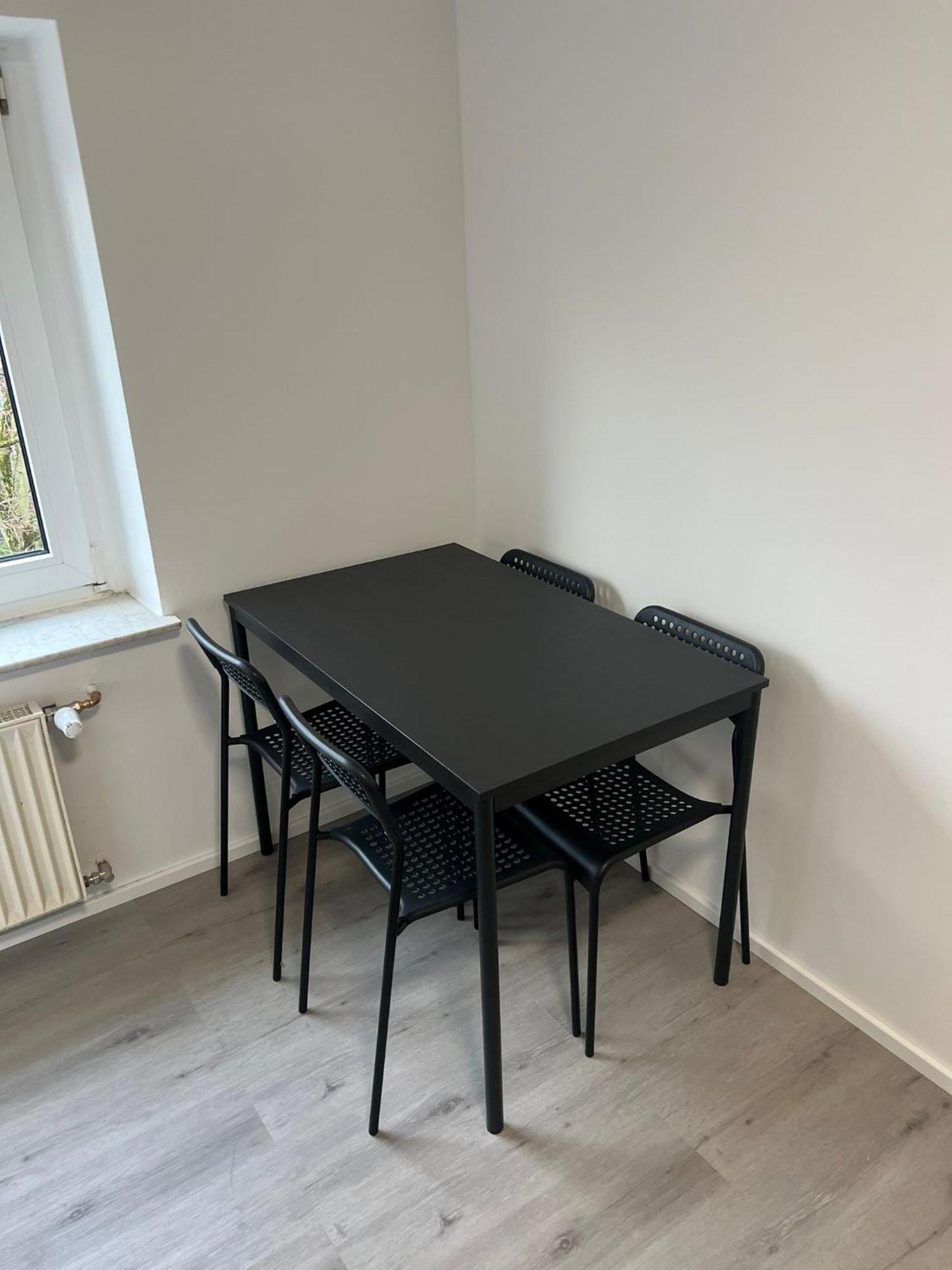 On The Rhine, Apartamento