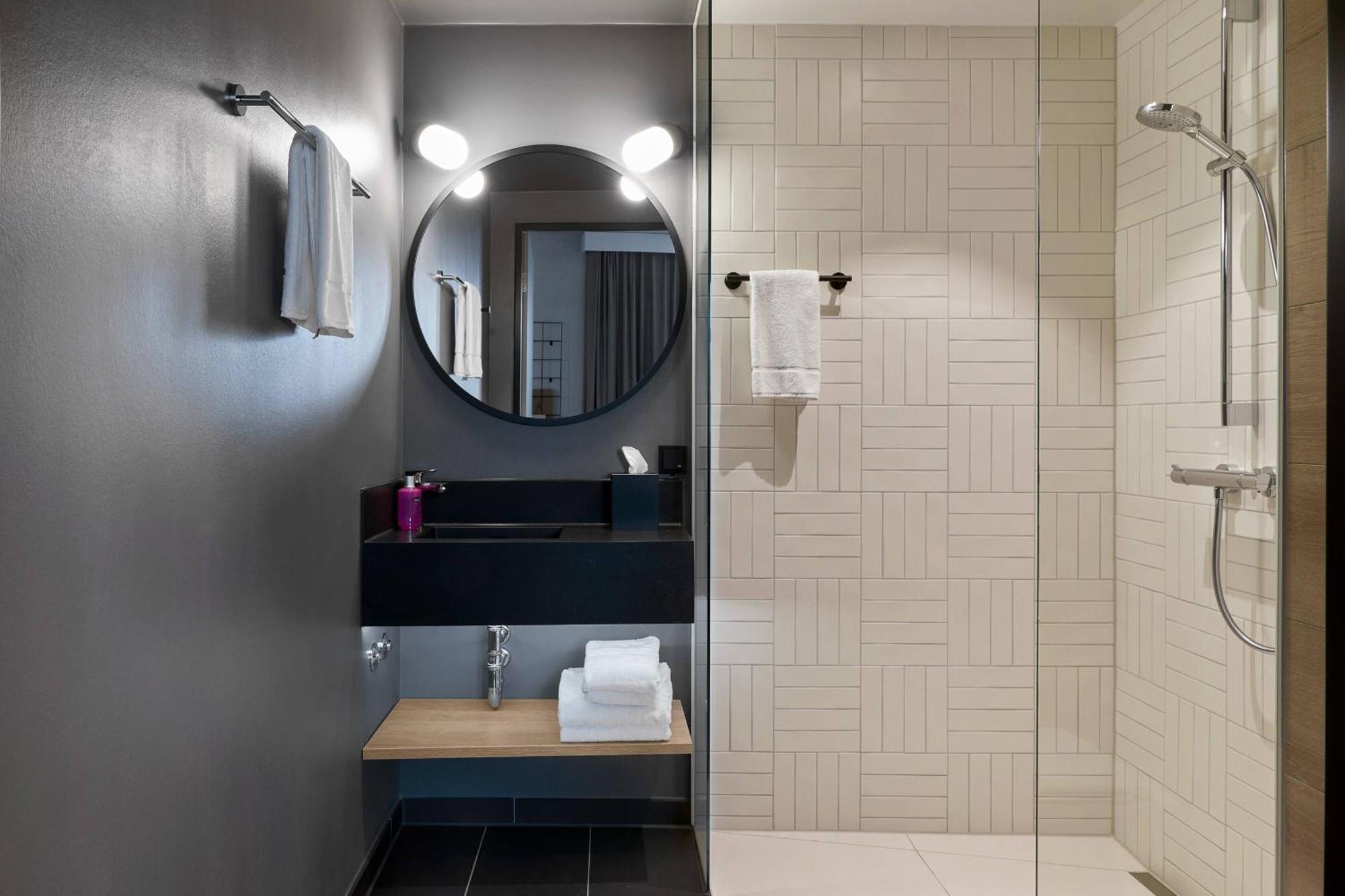 Moxy Bonn Airport 3* Colónia