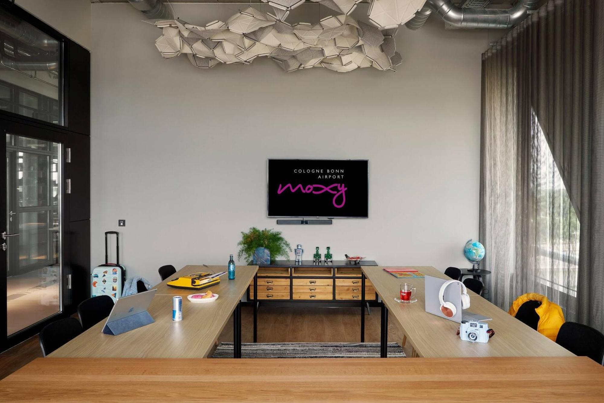 Hotel Moxy Bonn Airport