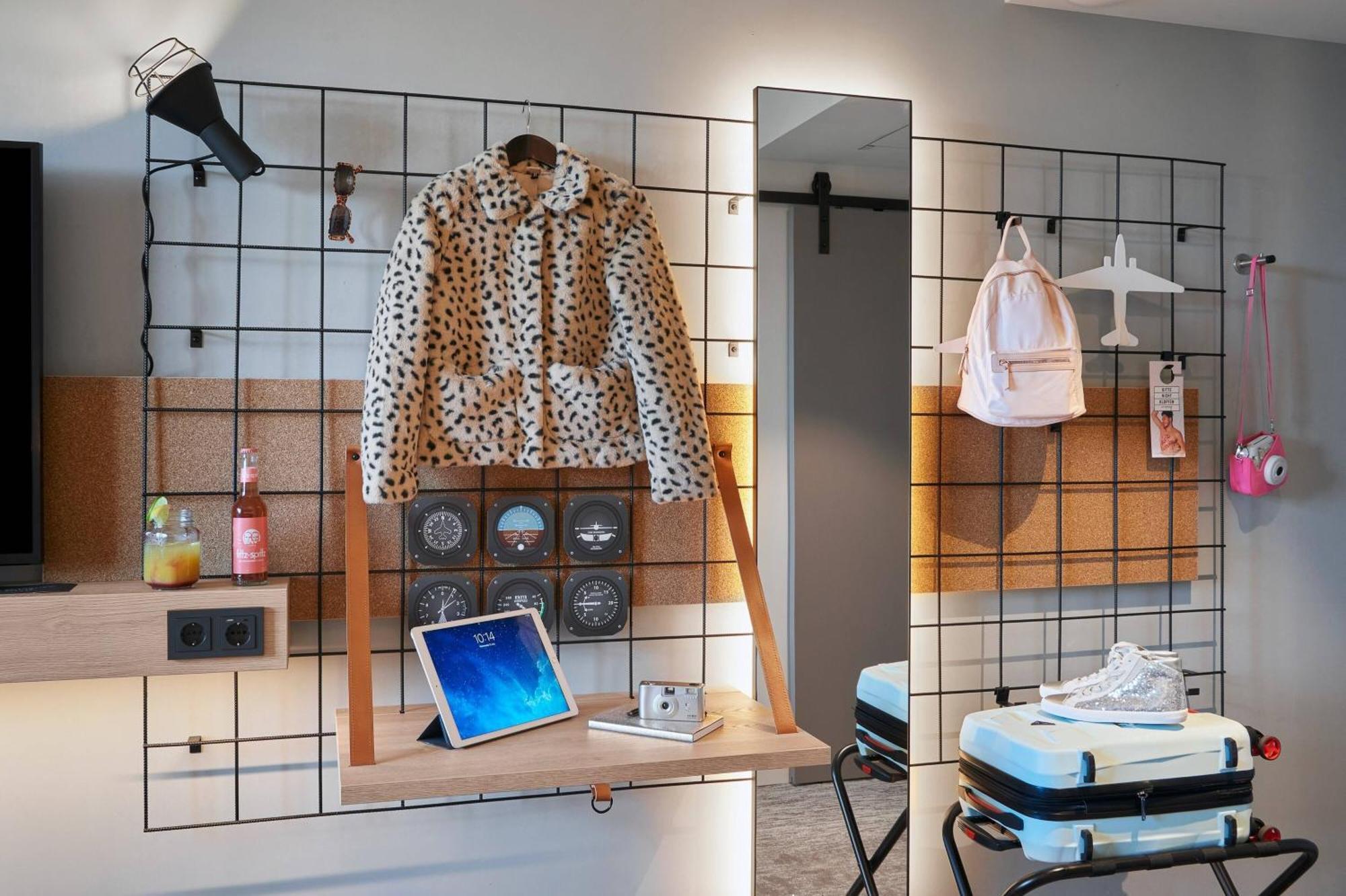 Hotel Moxy Bonn Airport 3*