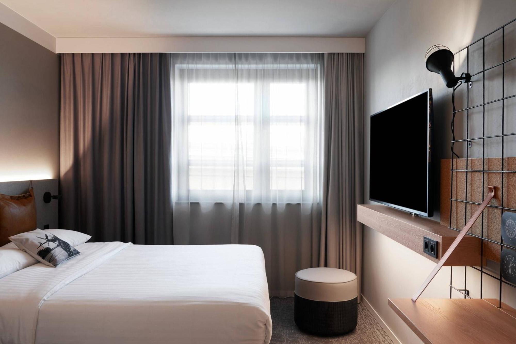Moxy Bonn Airport Hotel Colónia