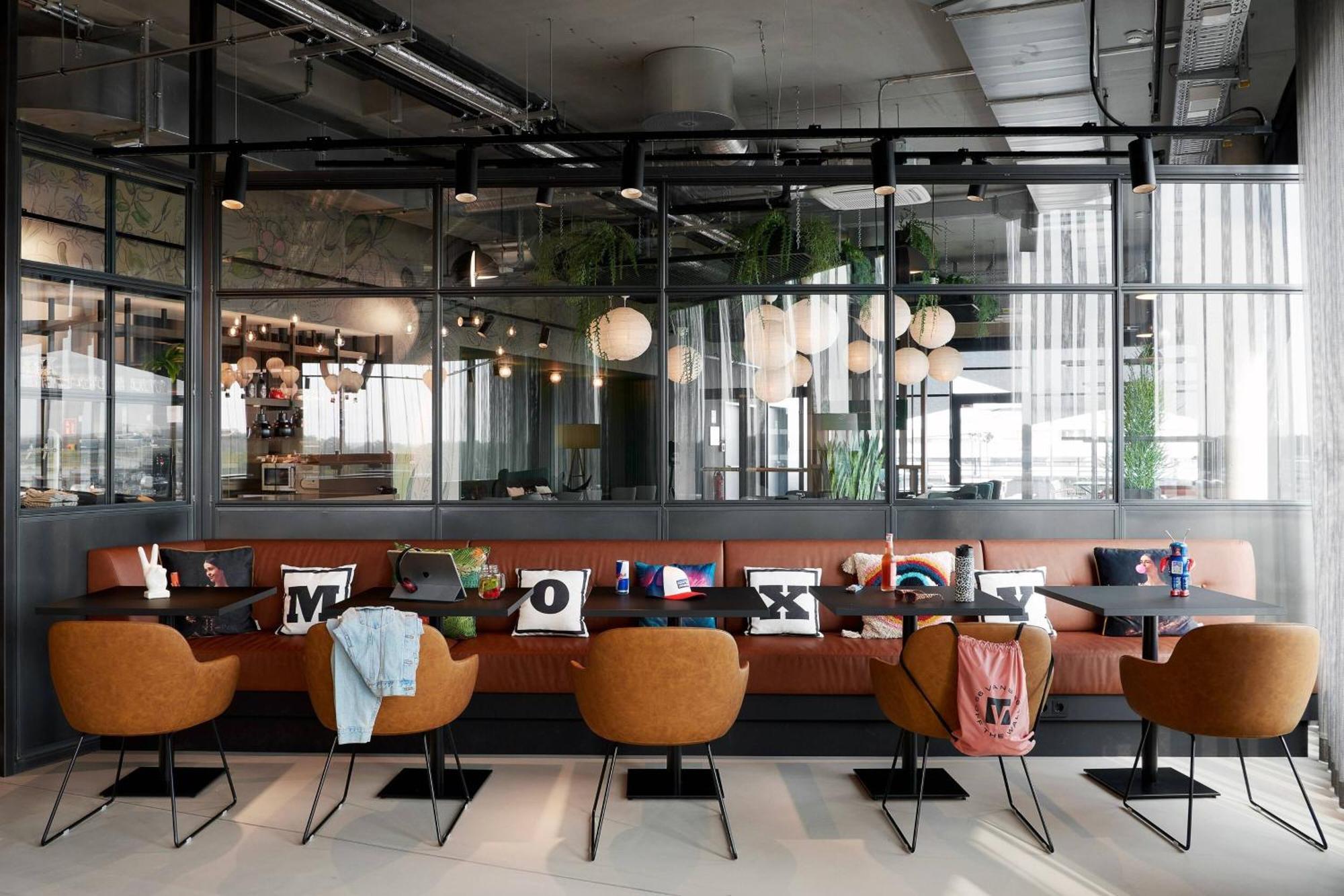 Hotel Moxy Bonn Airport Colónia