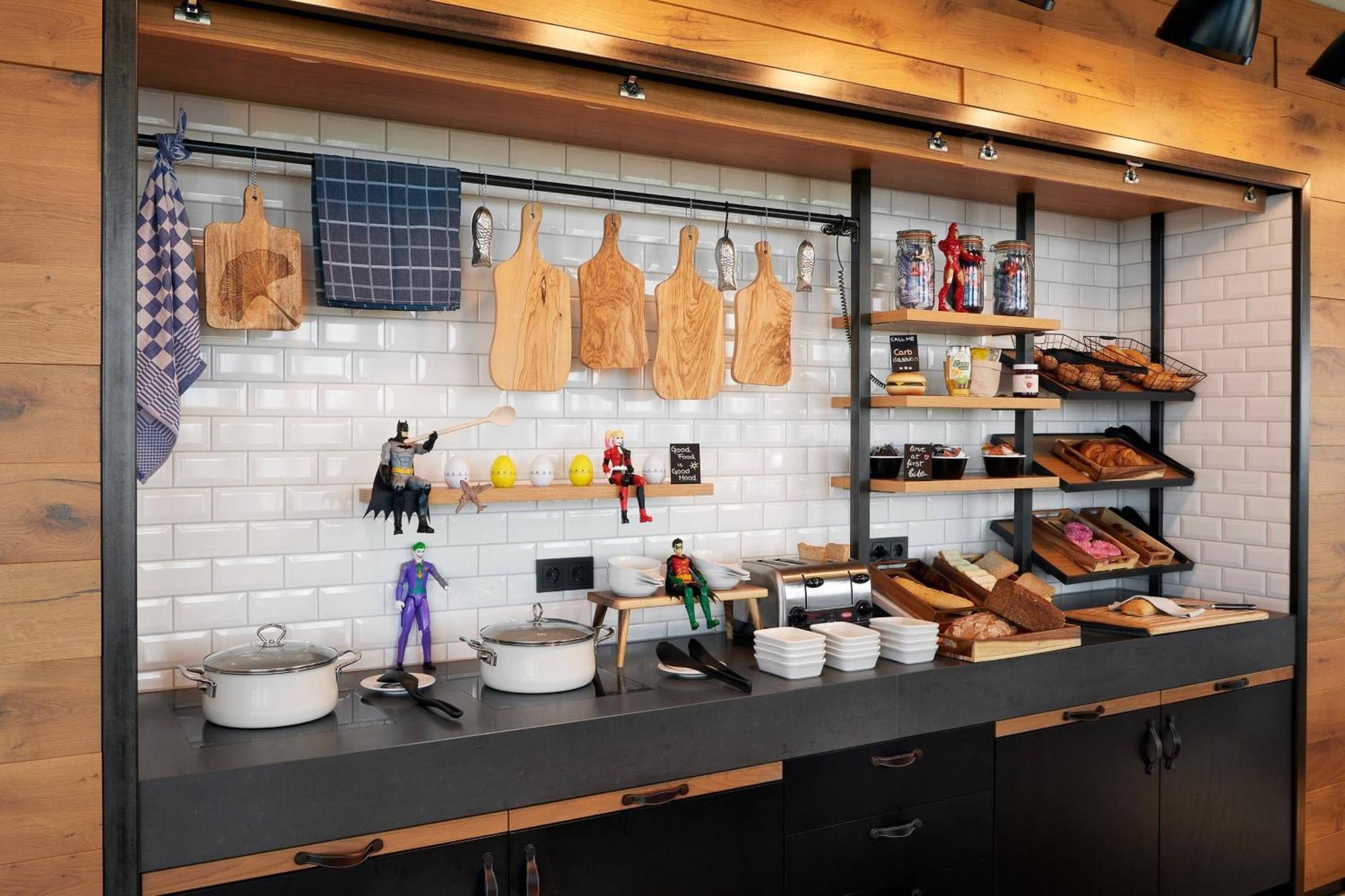 Moxy Bonn Airport Hotel