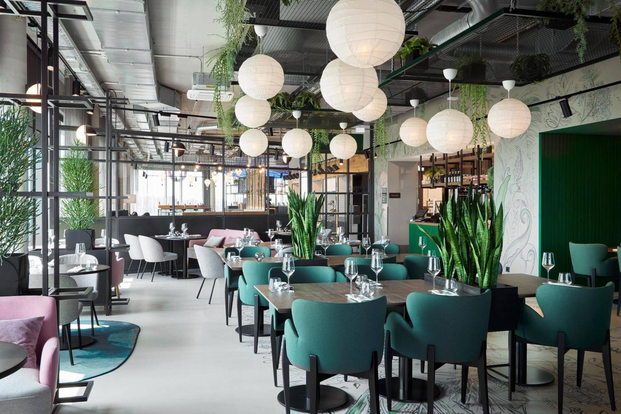Hotel Moxy Bonn Airport 3*