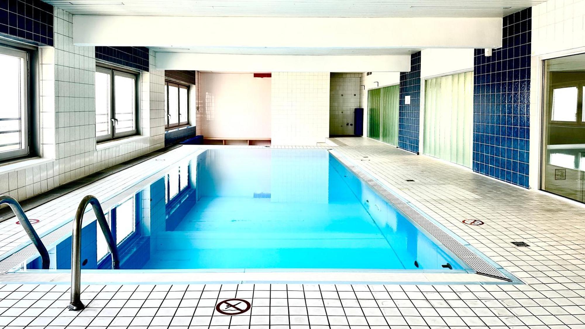 Domspitzen-blick, Cooles 2 Mit Indoor-swimmingpool Auf Dem Dach, Kueche Und Smart-tv Keulen