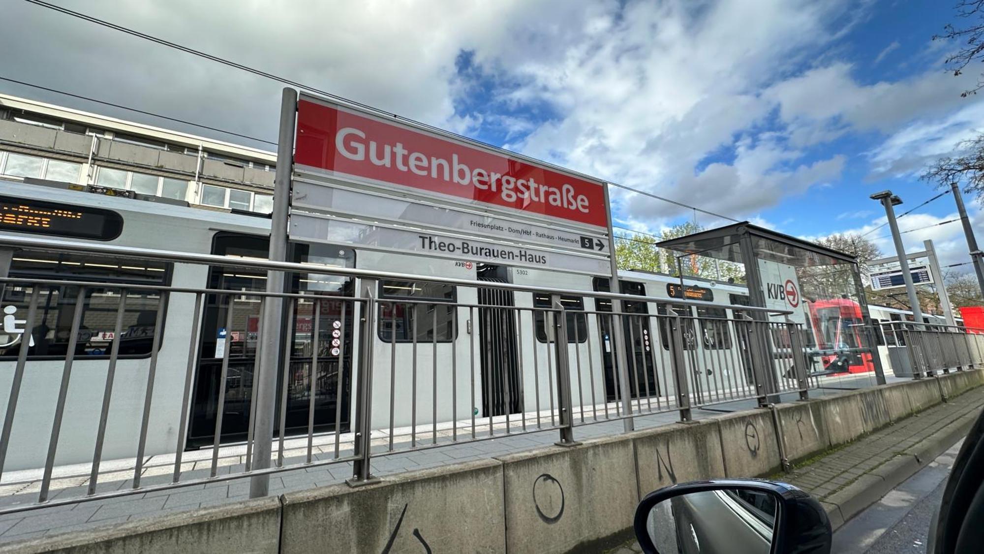 Domspitzen-blick, Cooles 2 Mit Indoor-swimmingpool Auf Dem Dach, Kueche Und Smart-tv Keulen
