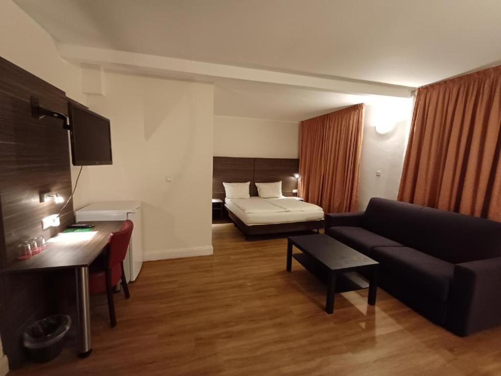 Ariana Koeln Hotel