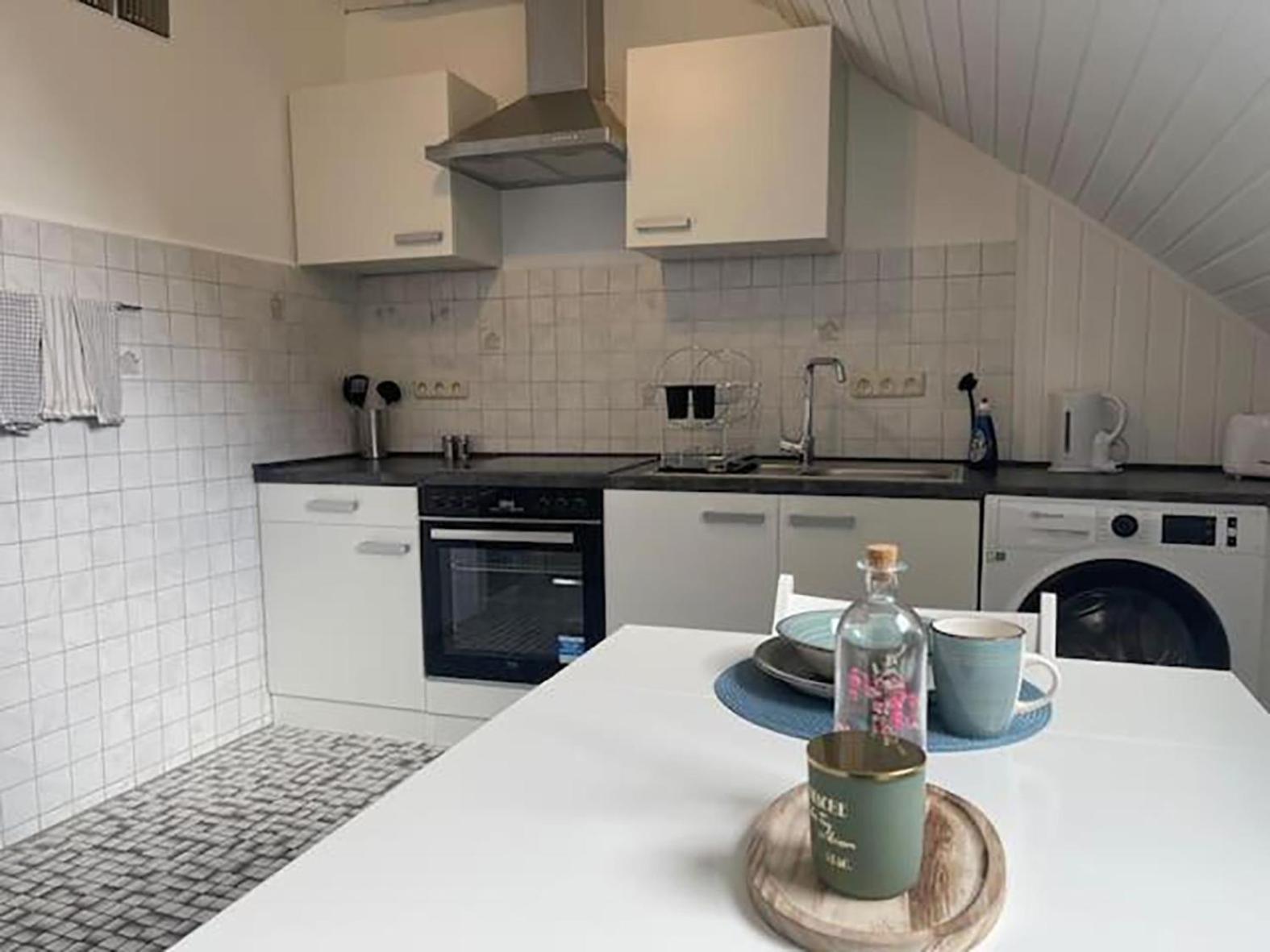 Appartement Bright And Stylish Steps Away From The Rhine Keulen