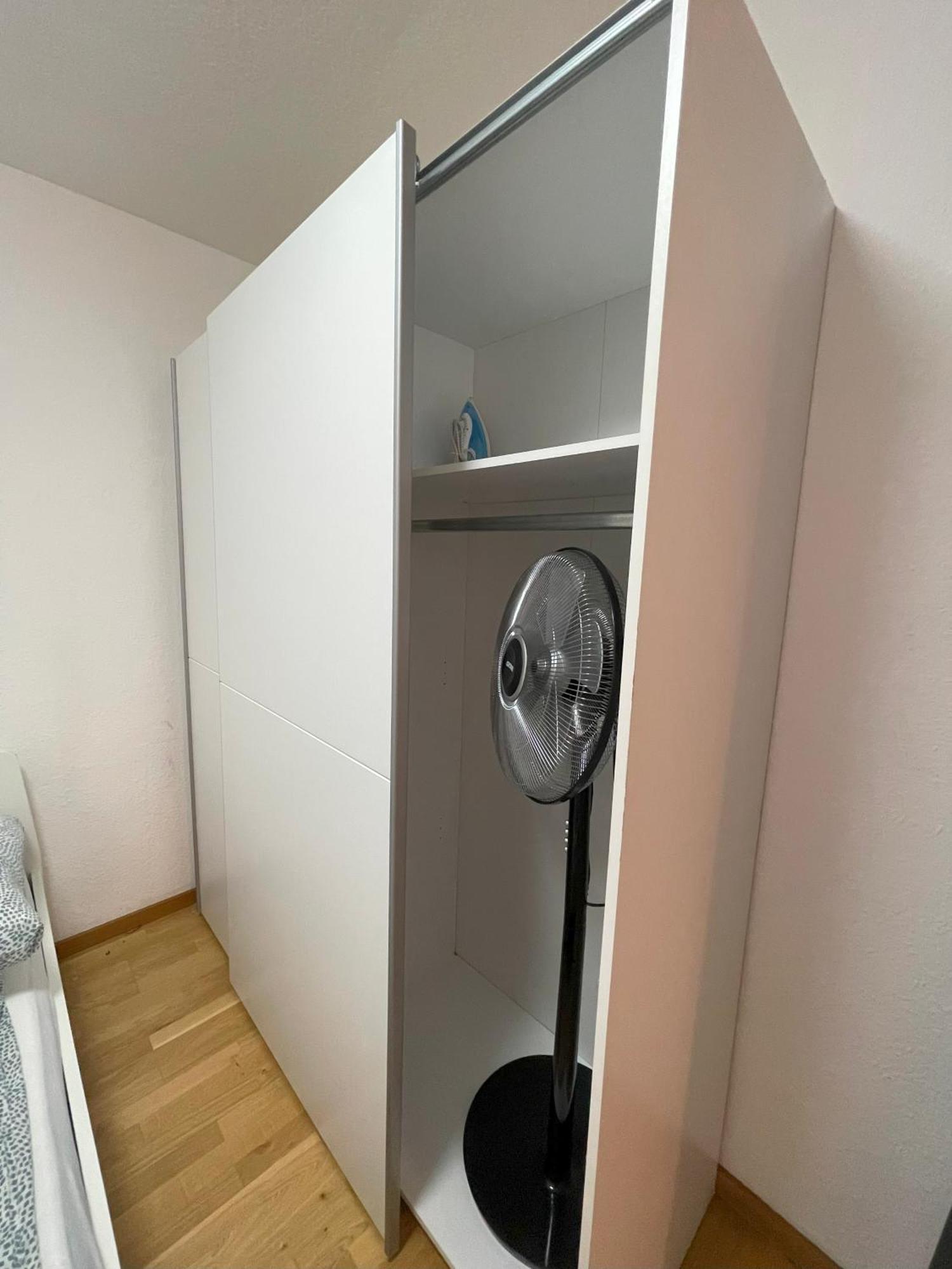 Cozy In Neusser Street Apartment
