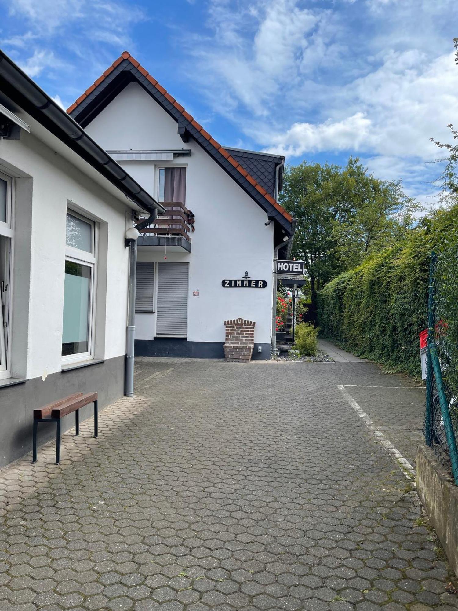 Cozy In Neusser Street * Cologne