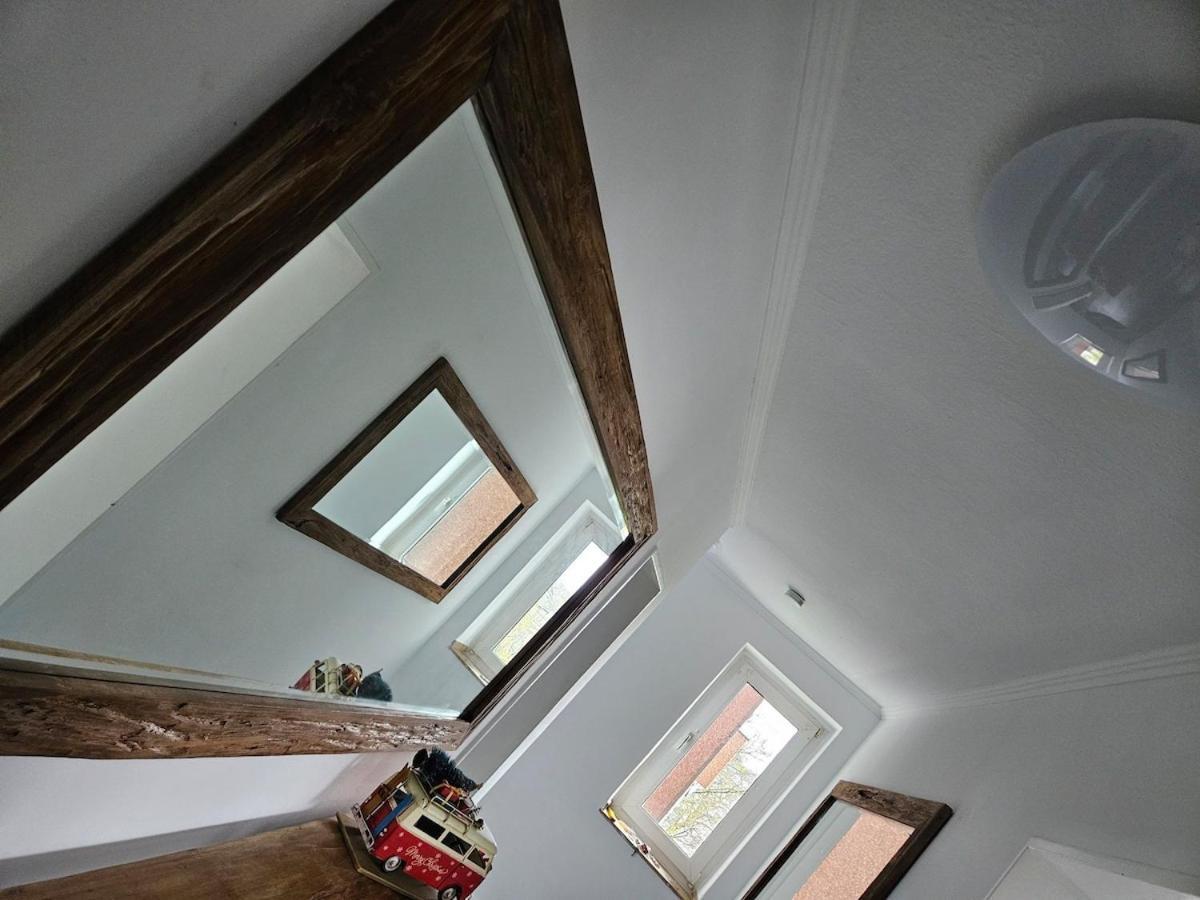 Charming Messenaehe Apartment Cologne