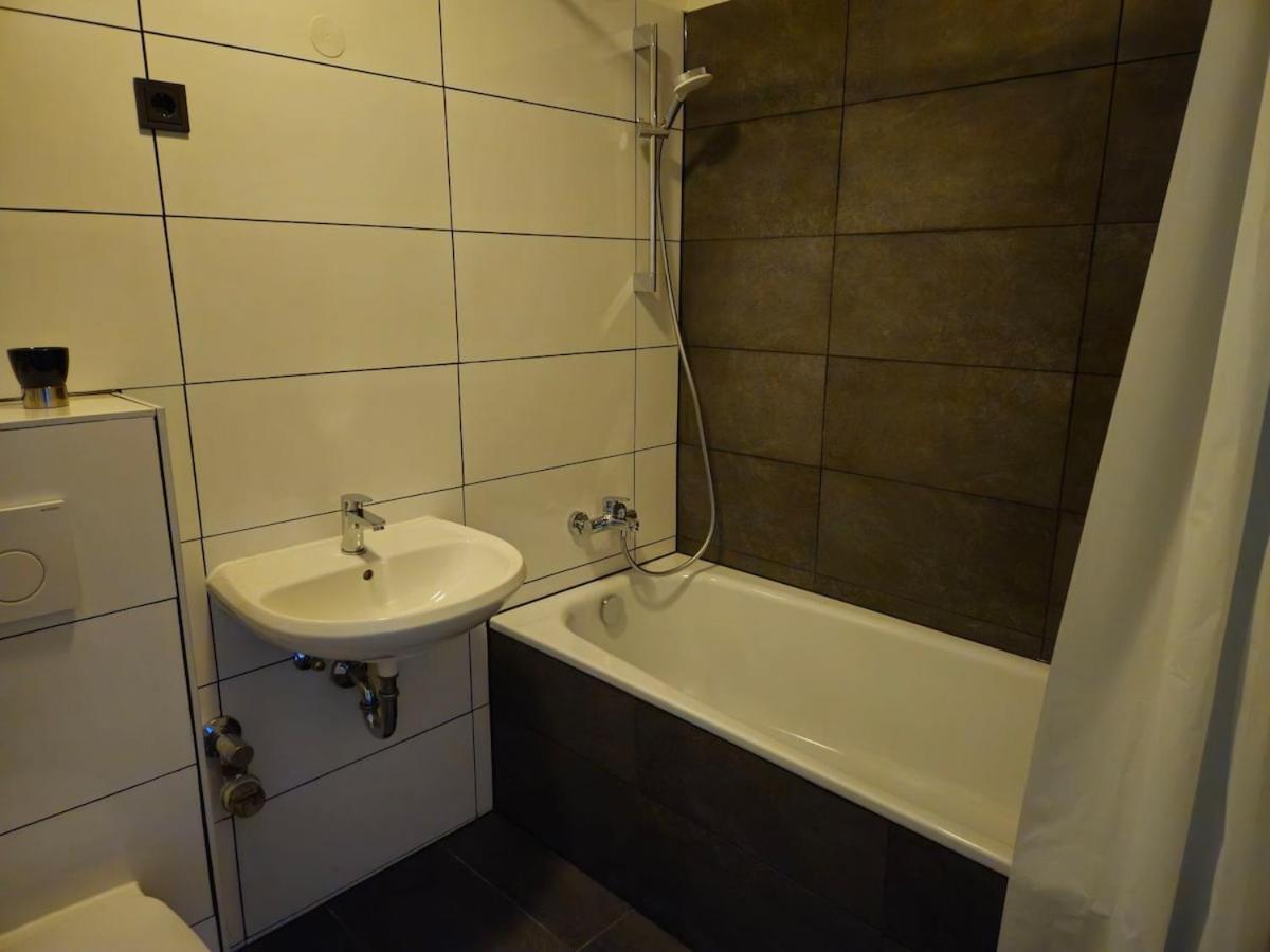 Apartment Charming Messenaehe Cologne