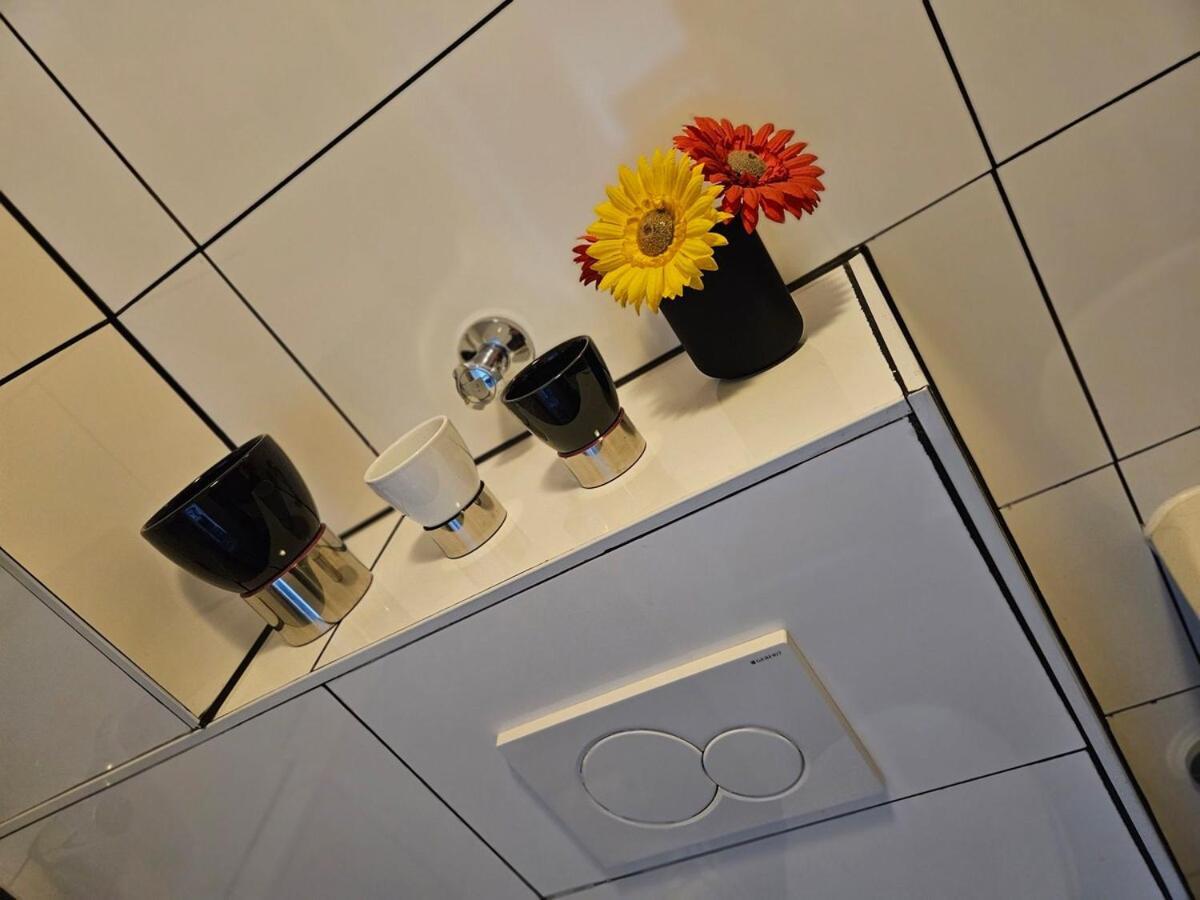 Mit Flair Koeln-messenaehe Apartment *