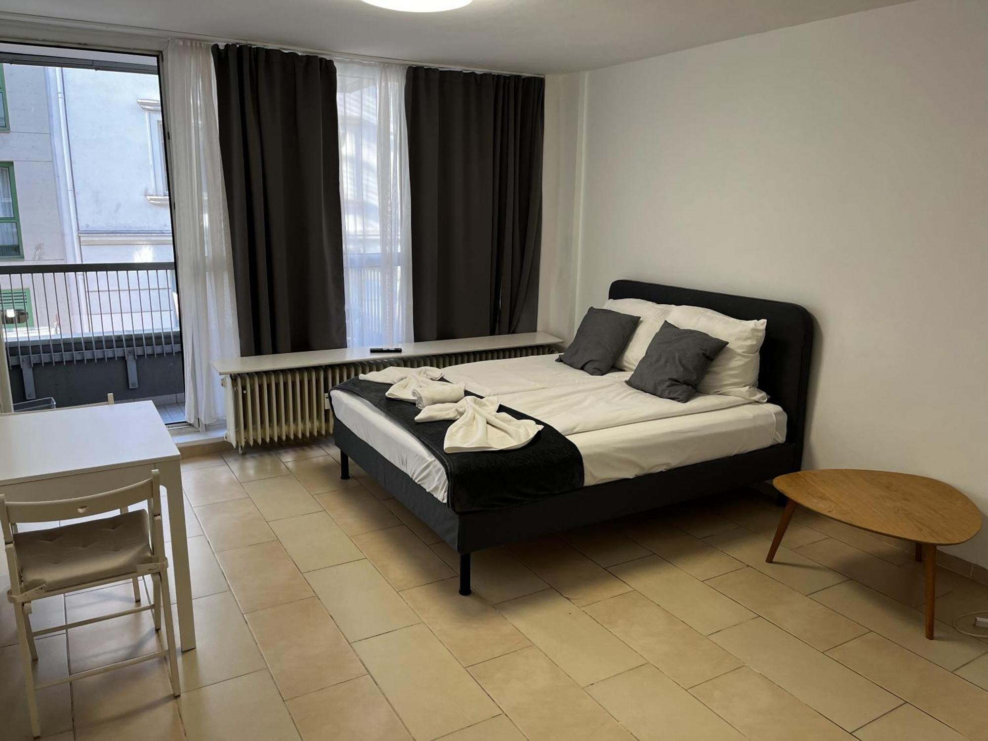 Apartment Stylish In Friesenplatz, Heart Of