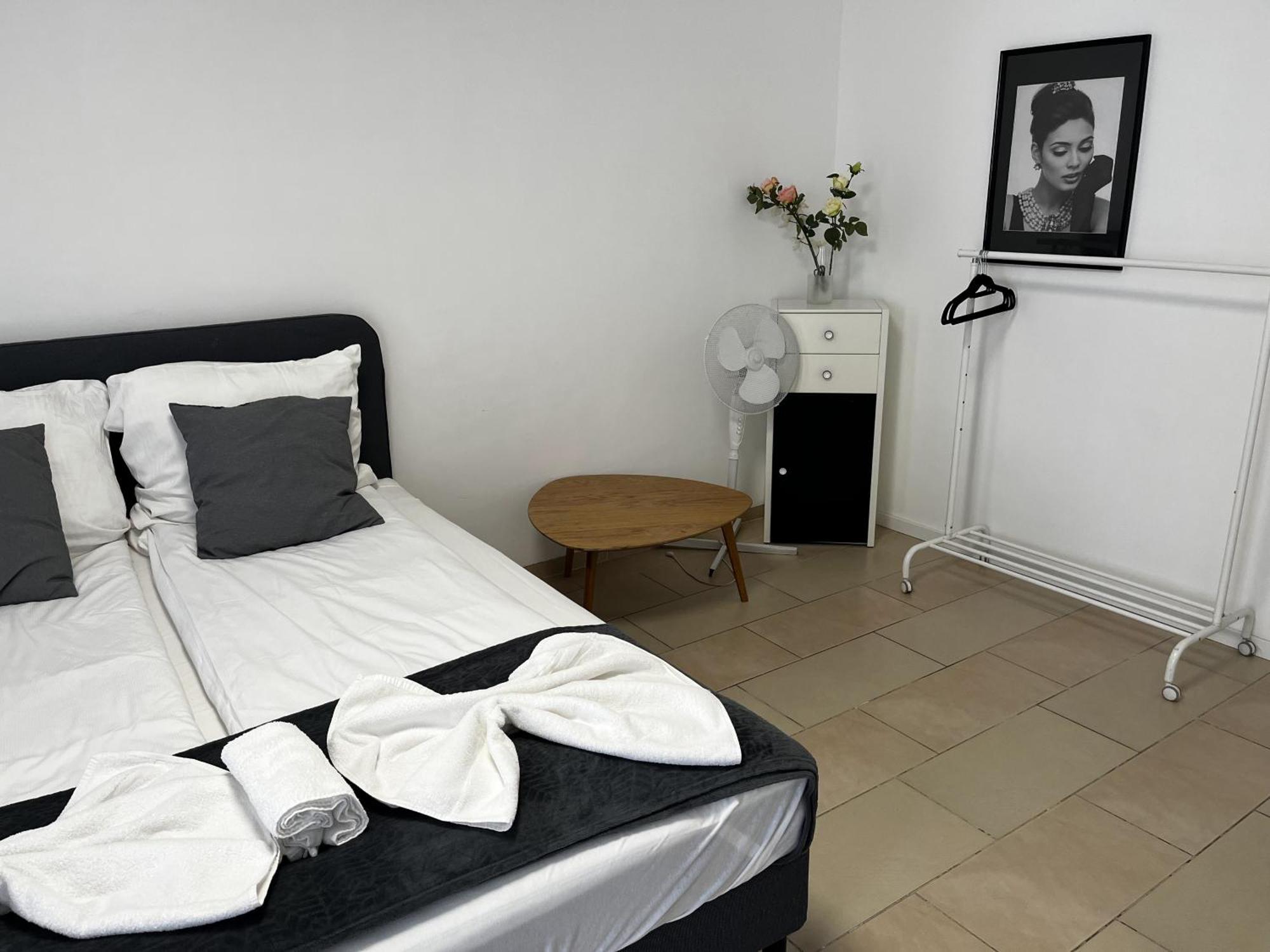 Apartment Stylish In Friesenplatz, Heart Of