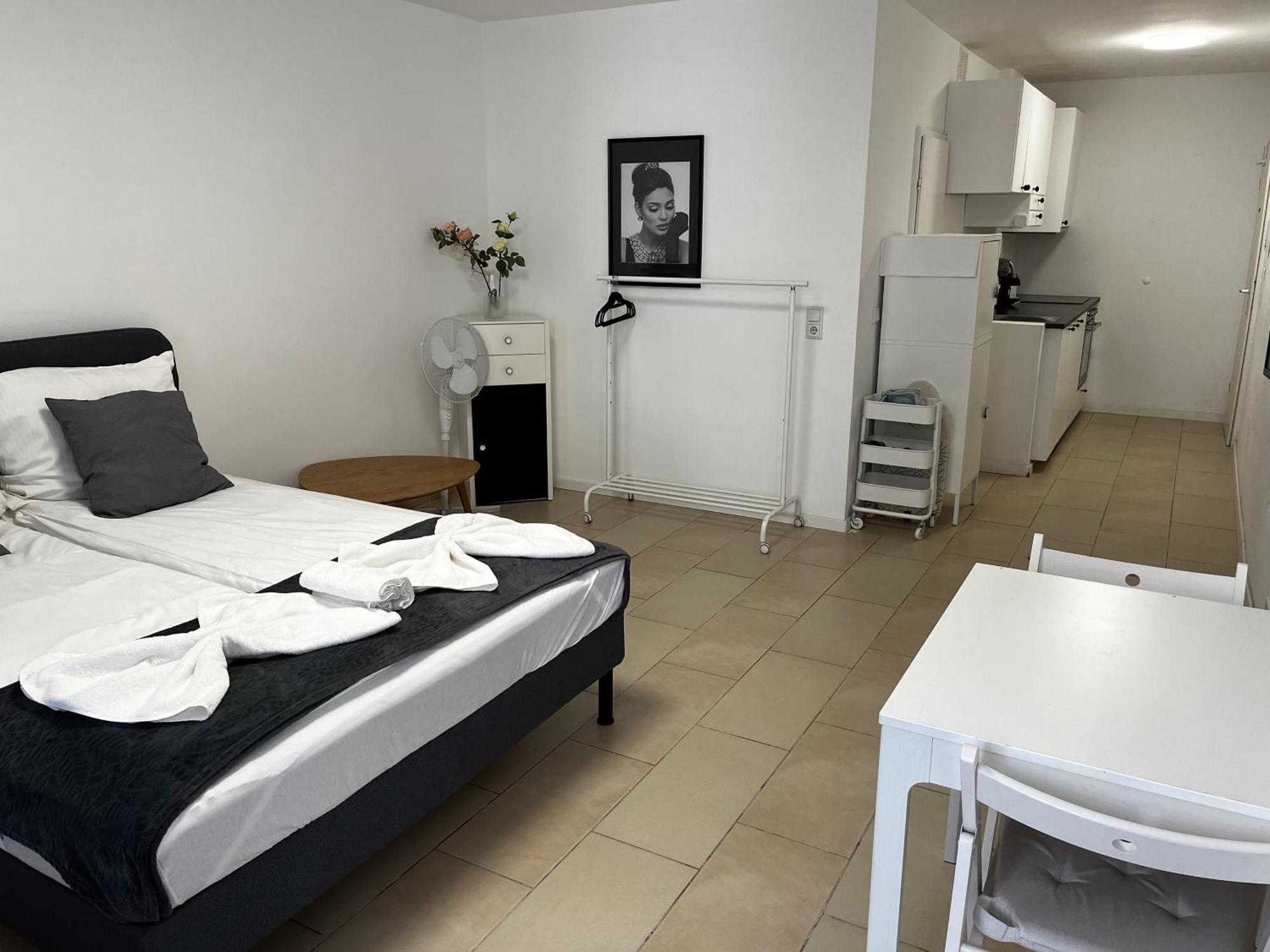 Stylish In Friesenplatz, Heart Of Apartment *