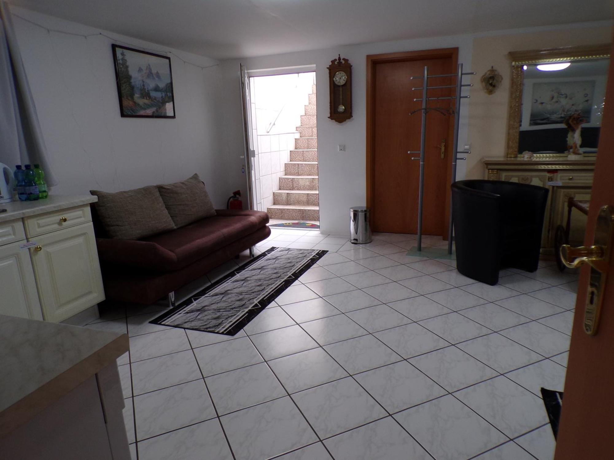 J.e. Apartment