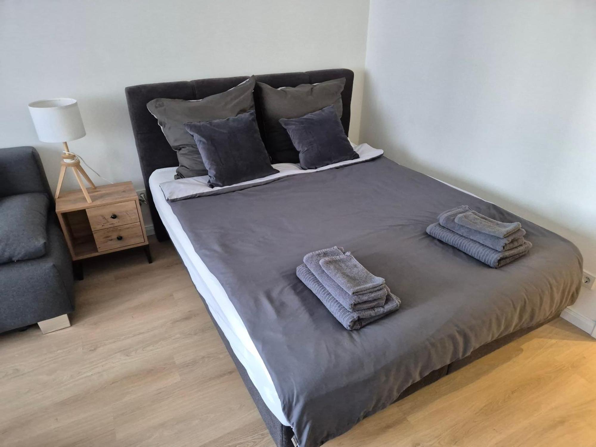 City, Centrally Located, Fully Renovated Apartment *