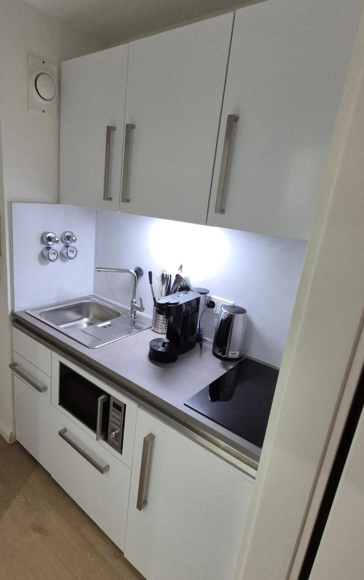 Apartment City, Centrally Located, Fully Renovated