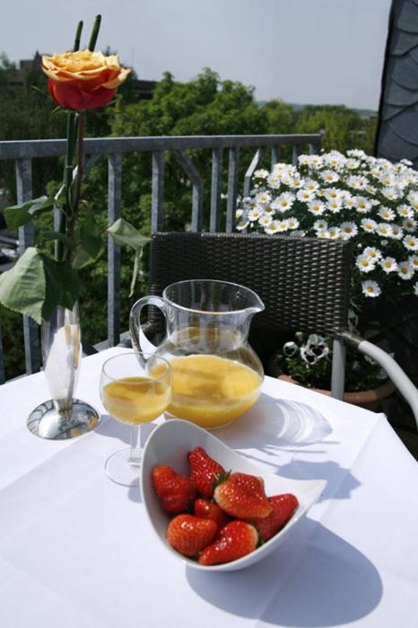 Acomodação com café da manhã  Regina -garni Colónia