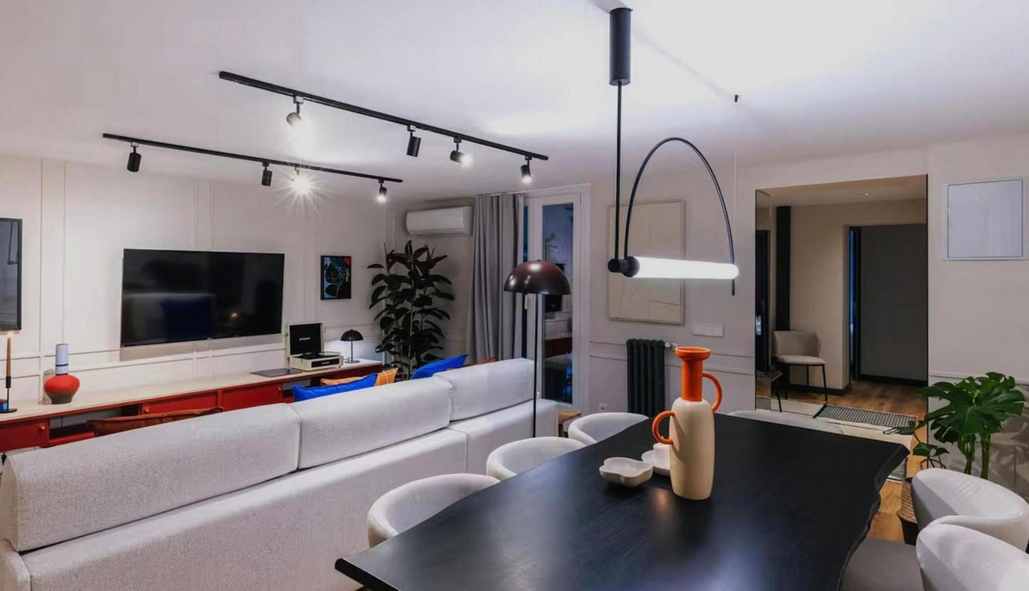 4 Bedrooms Center *