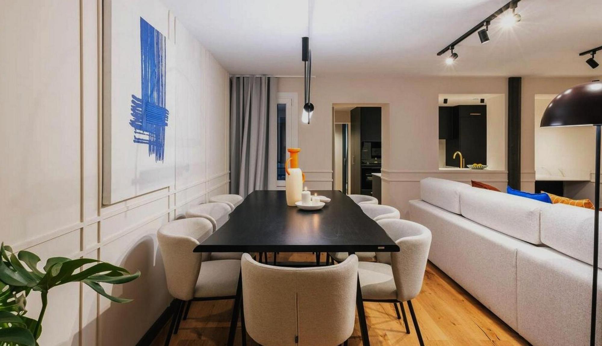 4 Bedrooms Center