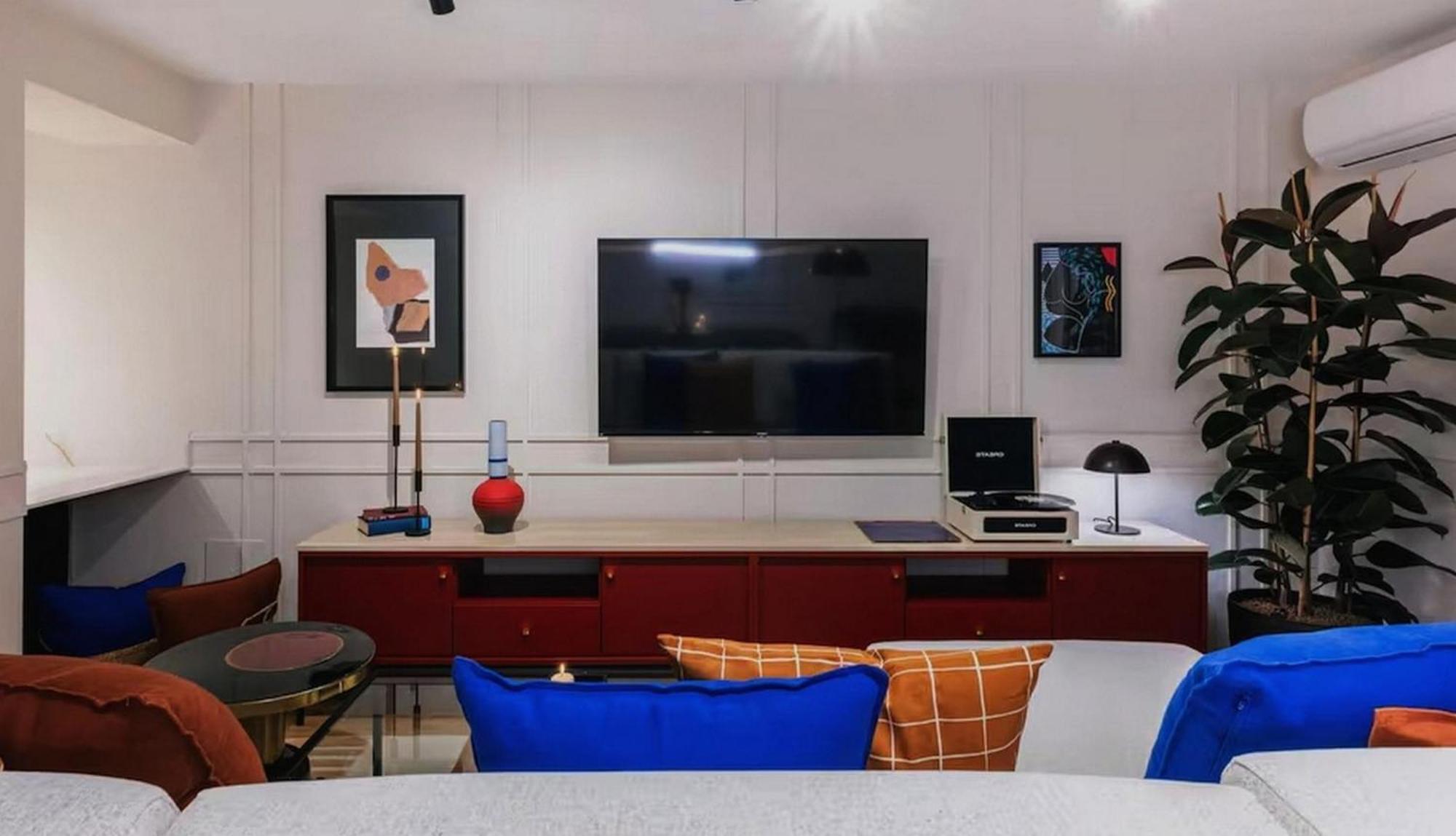 4 Bedrooms Center * Cologne
