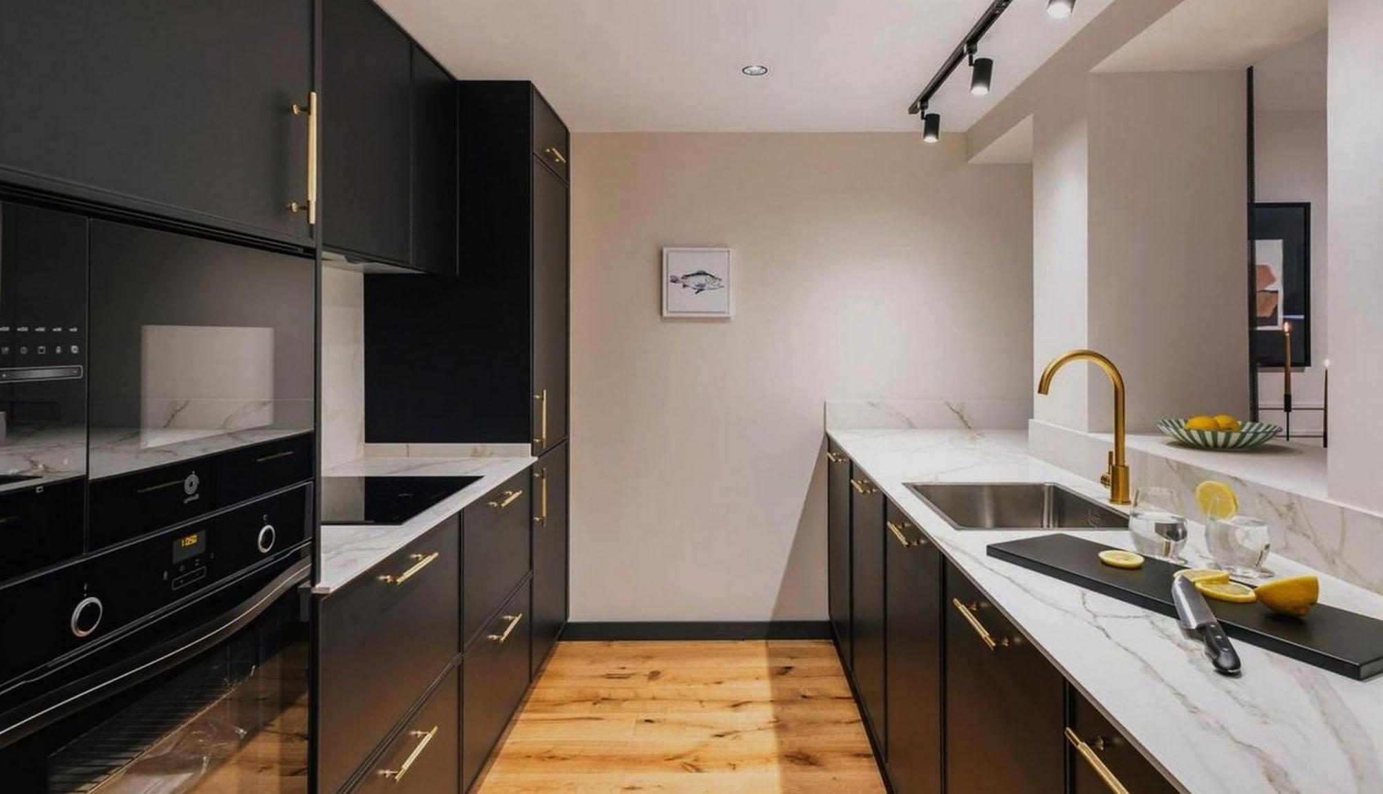 4 Bedrooms Center *