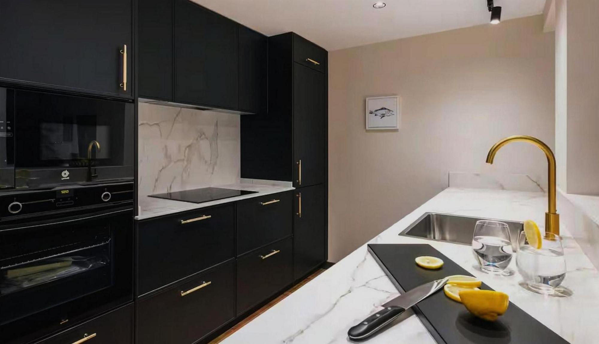 4 Bedrooms Center