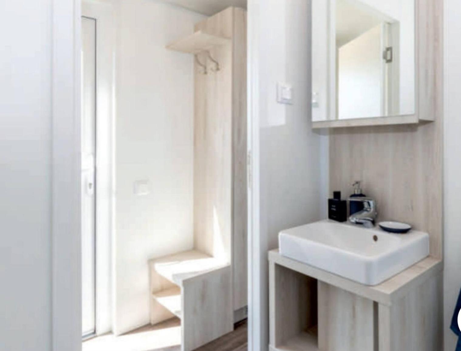 Tinyhouse/chalet In Vollmoebliert/klima Cologne