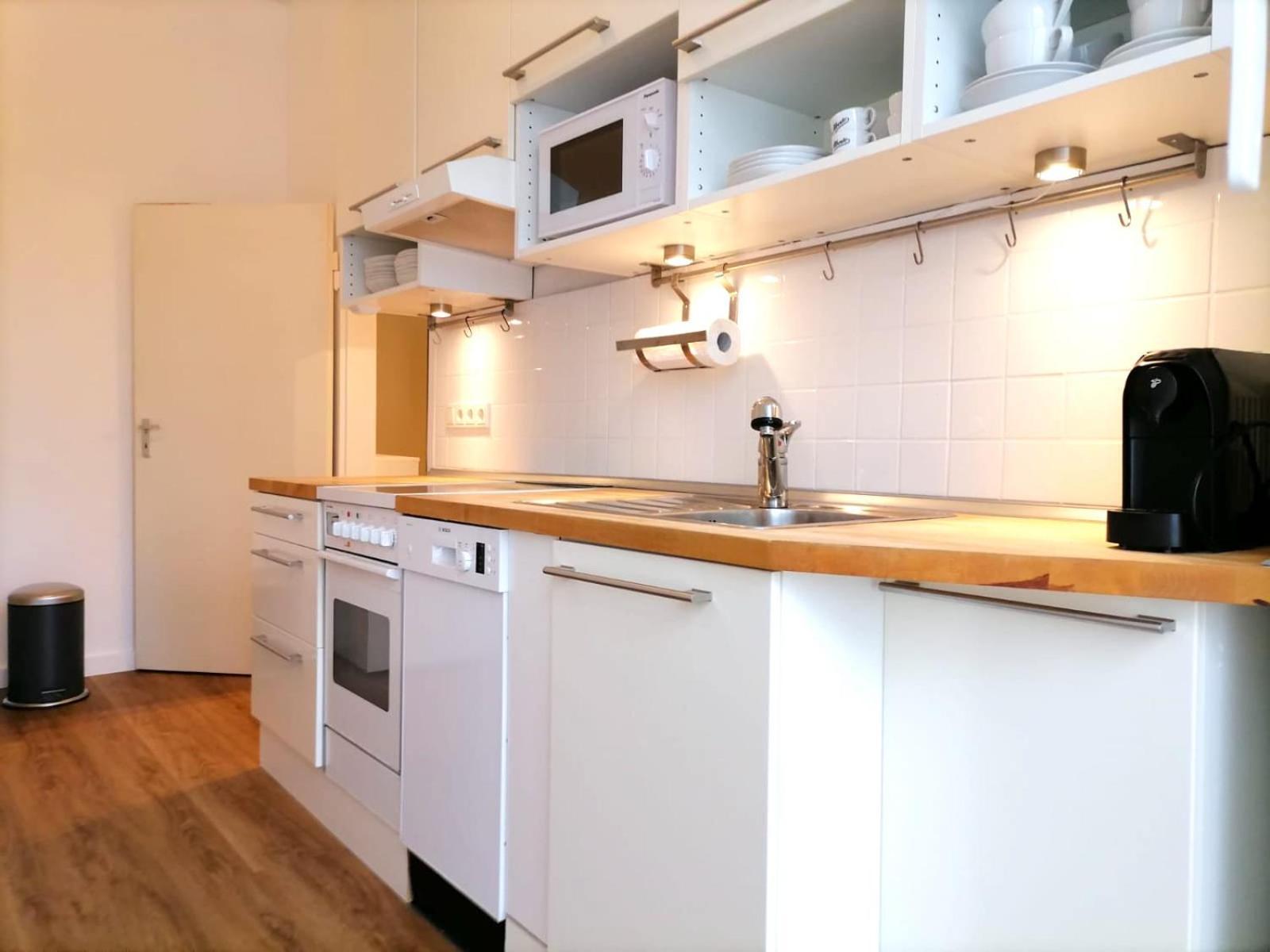 Gemuetliches Mit 2 Schlaf- Und 2 Badezimmern Balkon Cologne