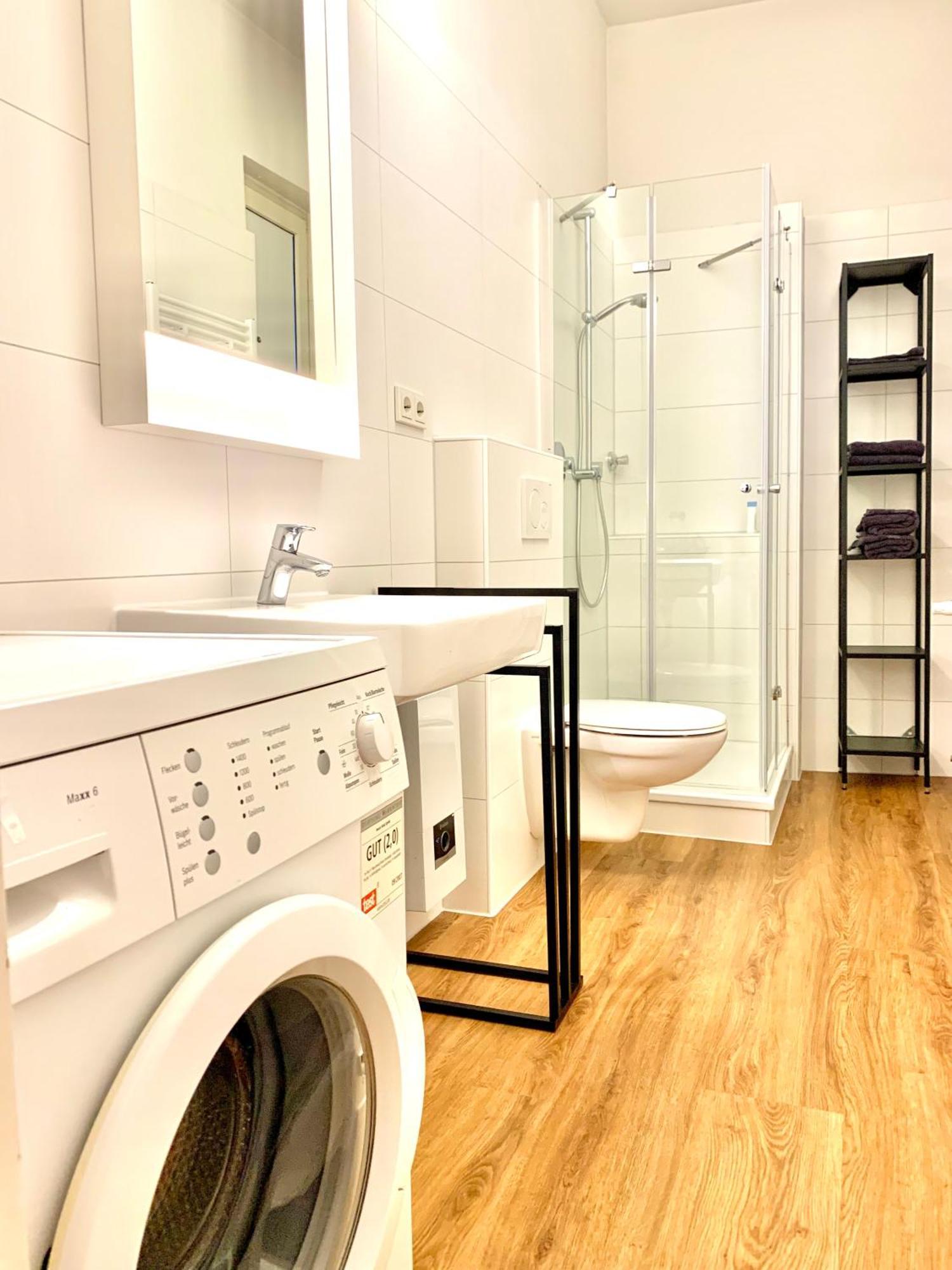 Apartment Gemuetliches Mit 2 Schlaf- Und 2 Badezimmern Balkon *