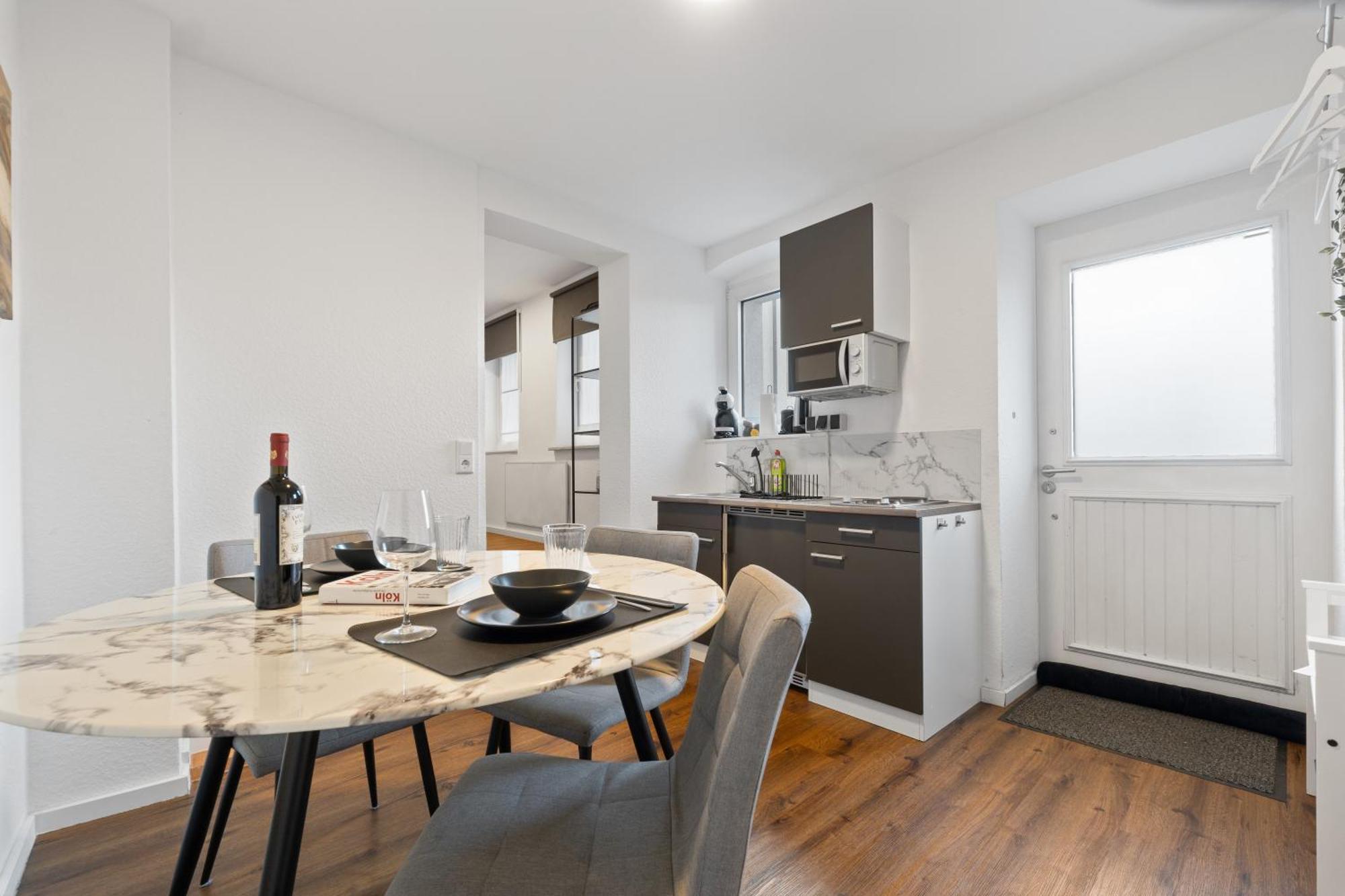 Apartment Modernes Am Rhein In Ruhiger Lage Cologne
