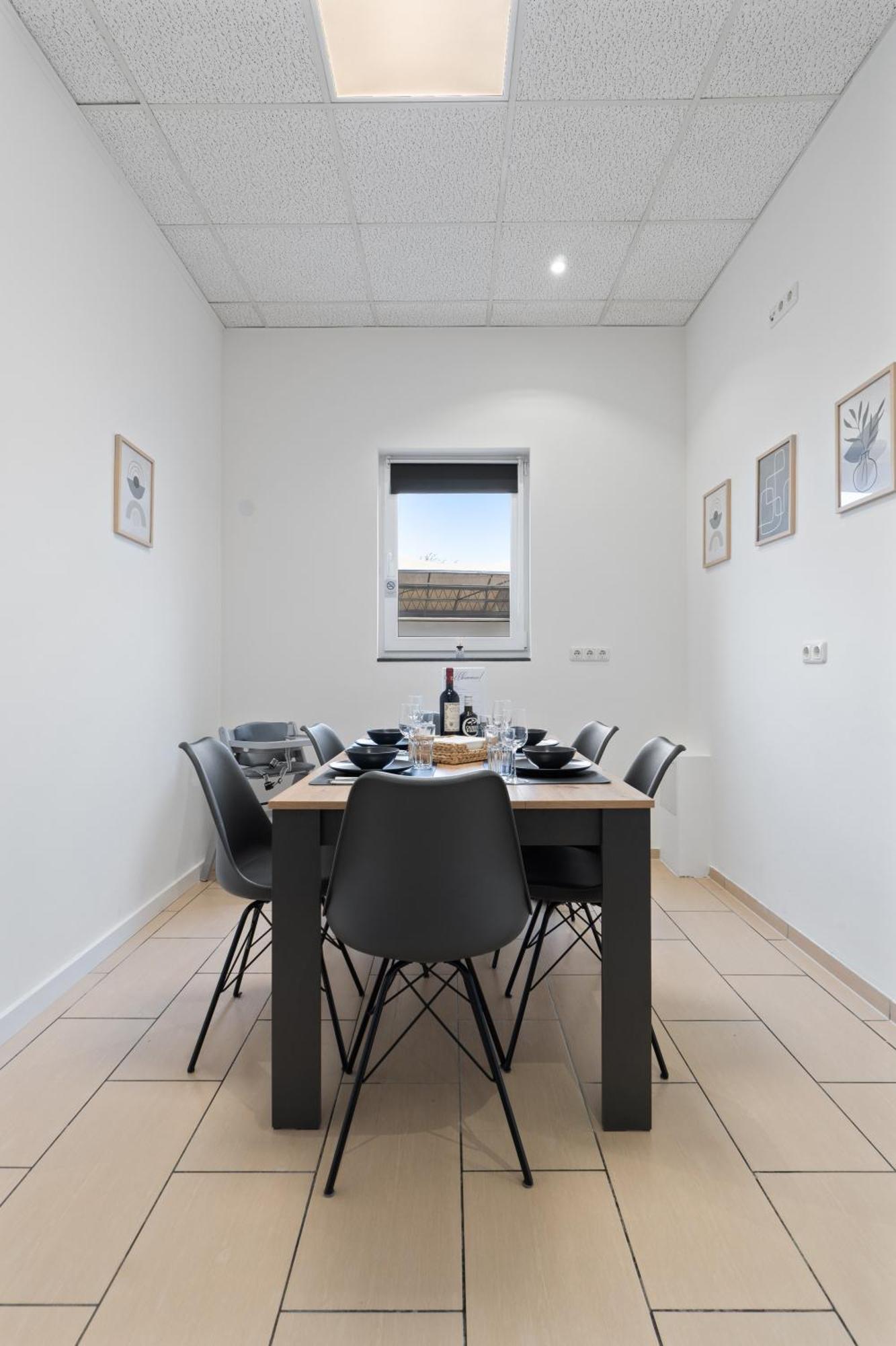 Gemuetlich Und Zentral, 3km Zum Flughafen Koeln-bonn Appartement Keulen
