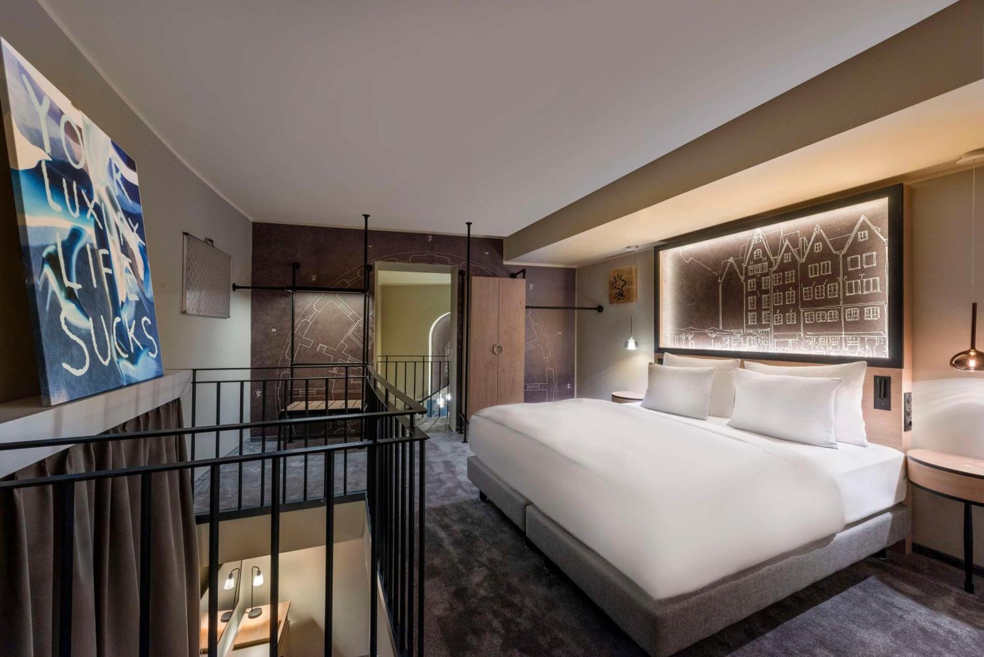 Hotel Wasserturm Cologne, Curio Collection By Hilton