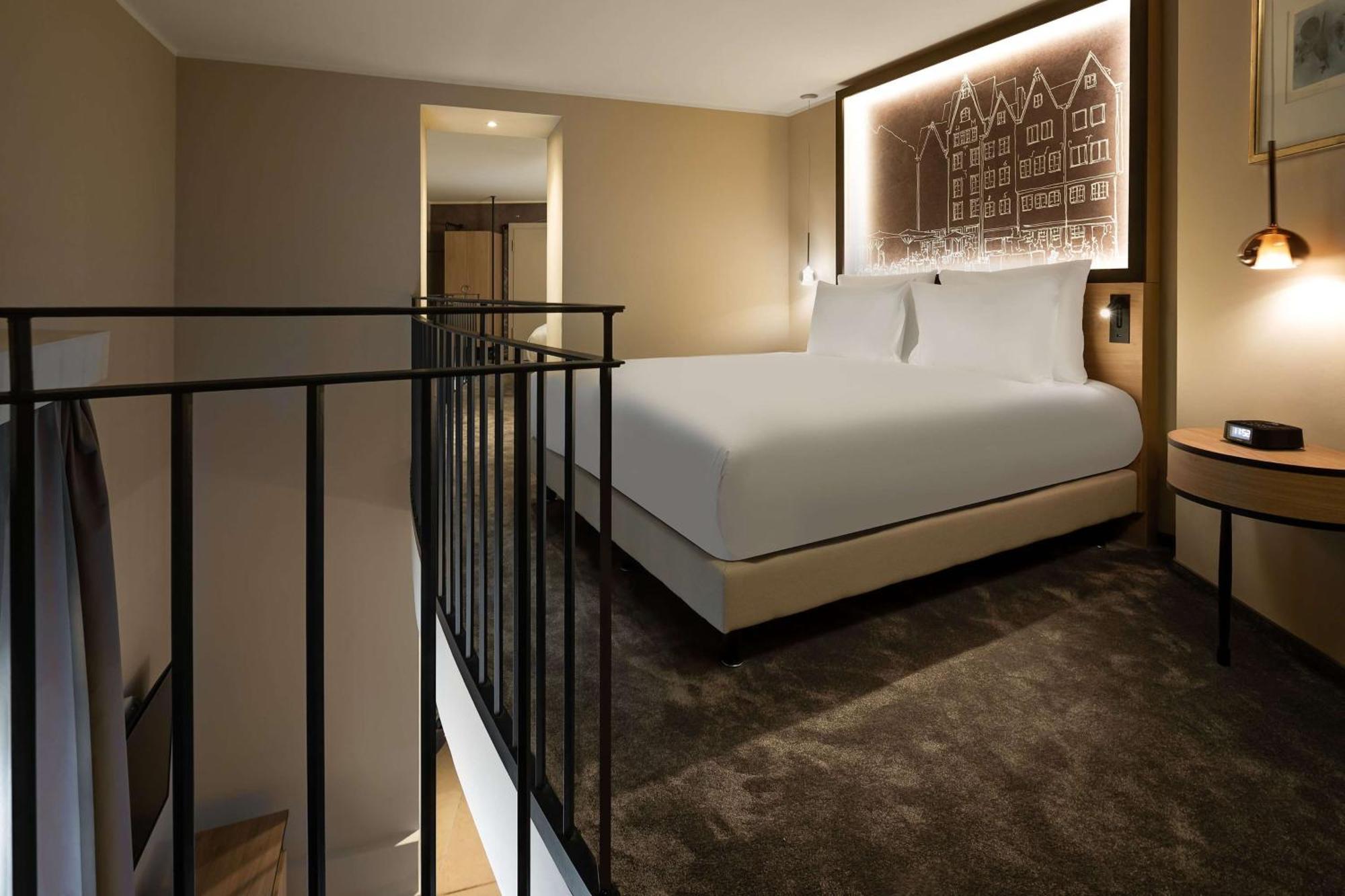 Hotel Wasserturm Cologne, Curio Collection By Hilton 4*