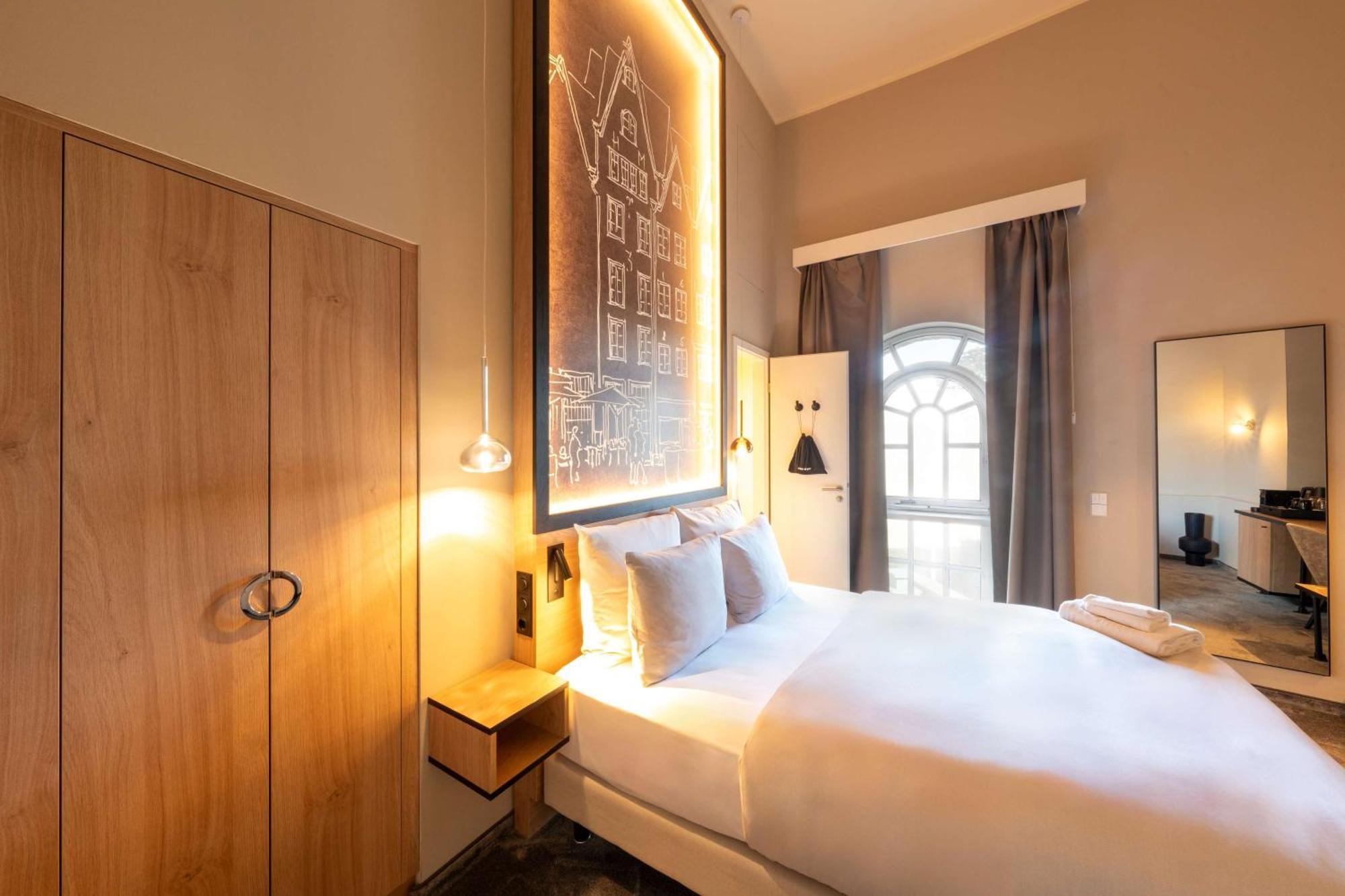 Hotel Wasserturm Cologne, Curio Collection By Hilton Cologne