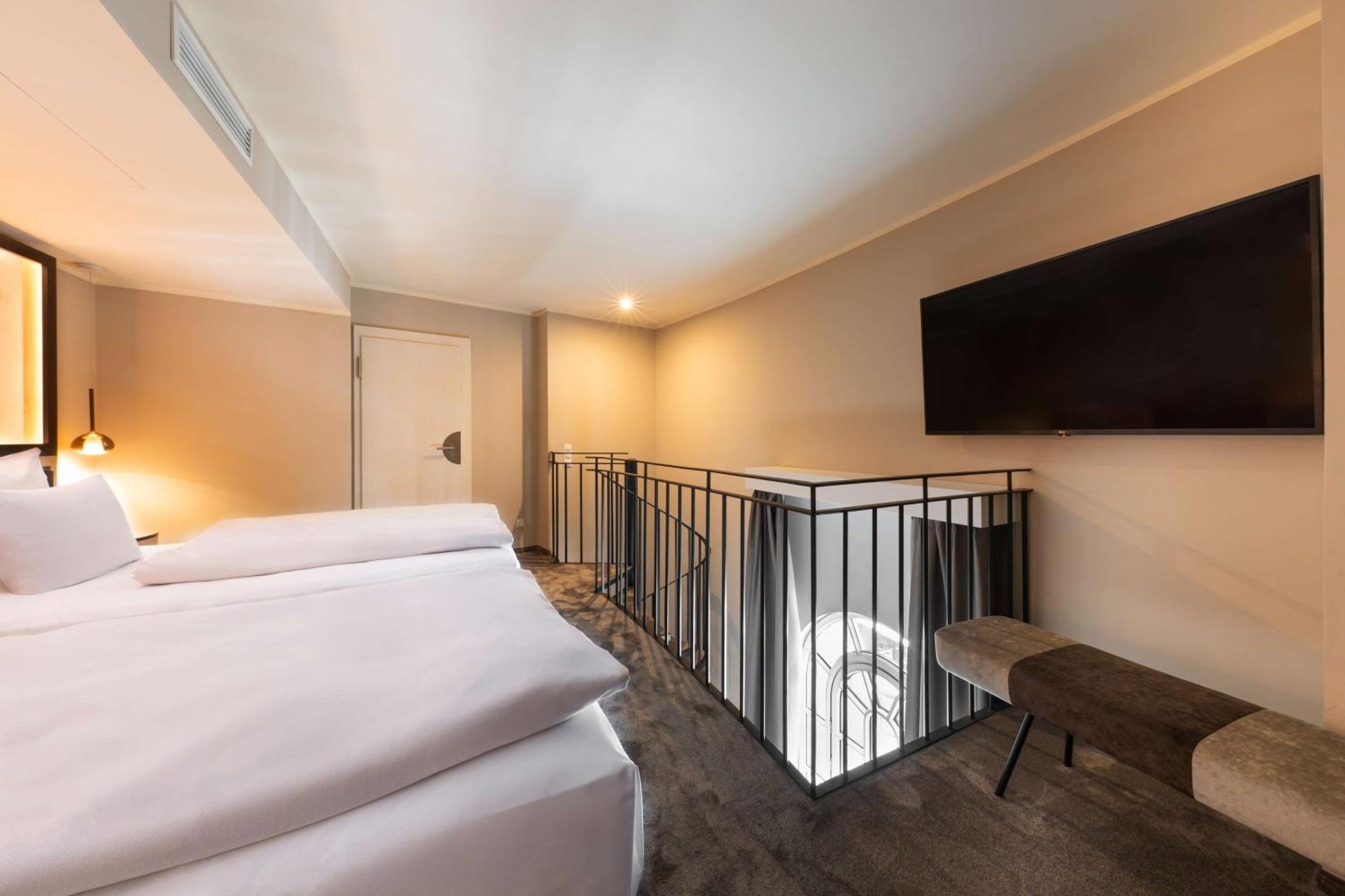 Hotel Wasserturm Cologne, Curio Collection By Hilton 4*