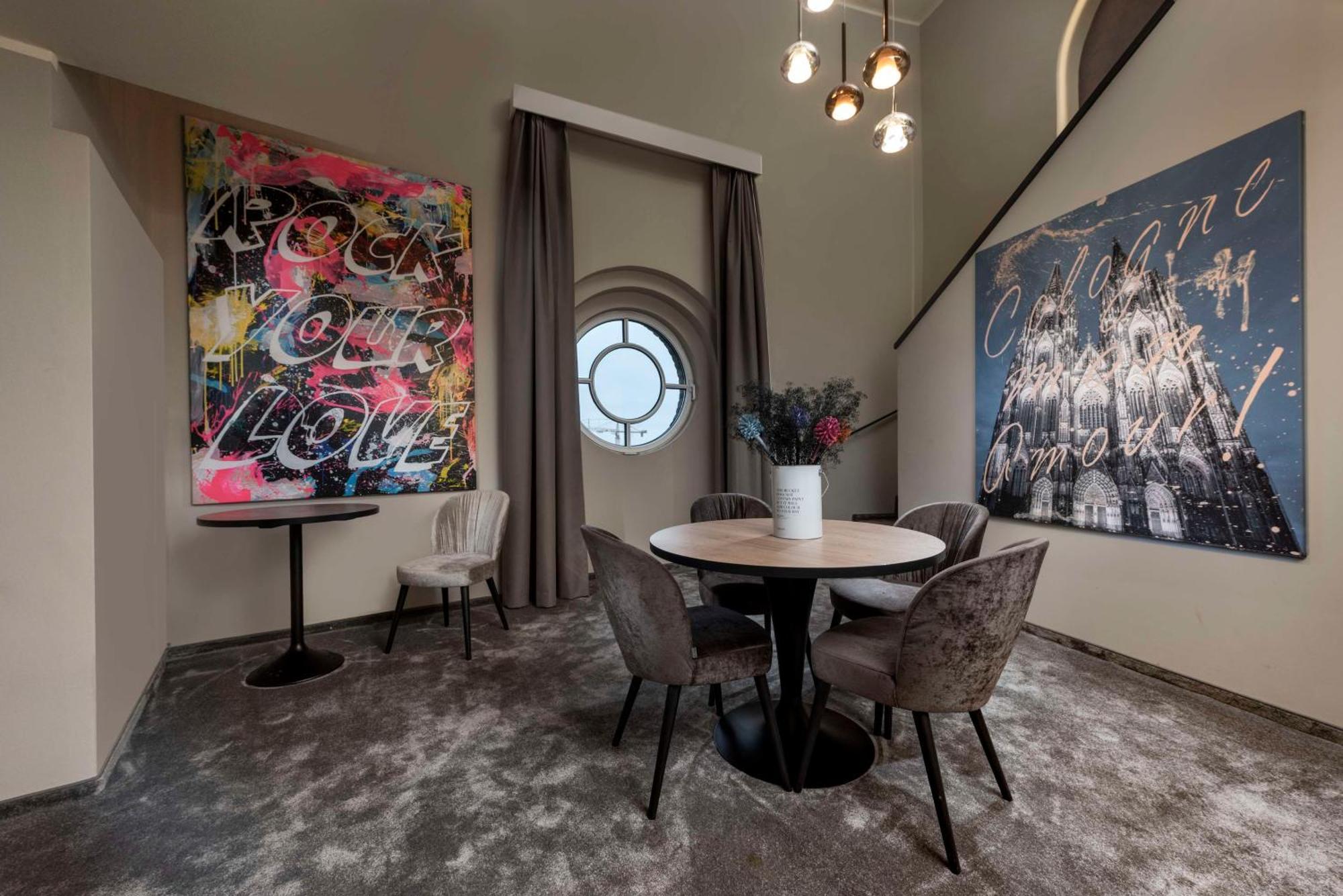 Hotel Wasserturm Cologne, Curio Collection By Hilton