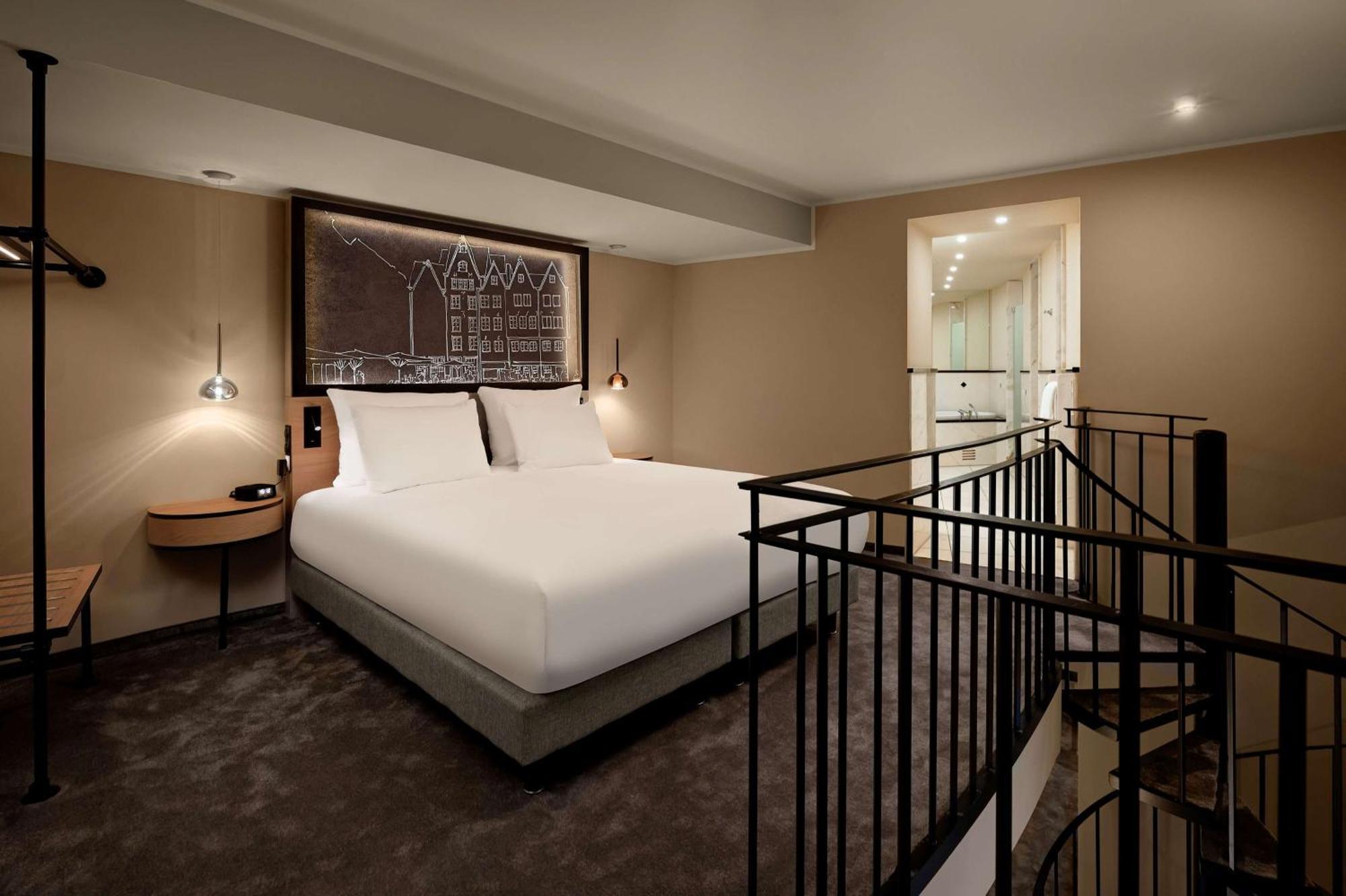 Hotel Wasserturm Cologne, Curio Collection By Hilton Cologne
