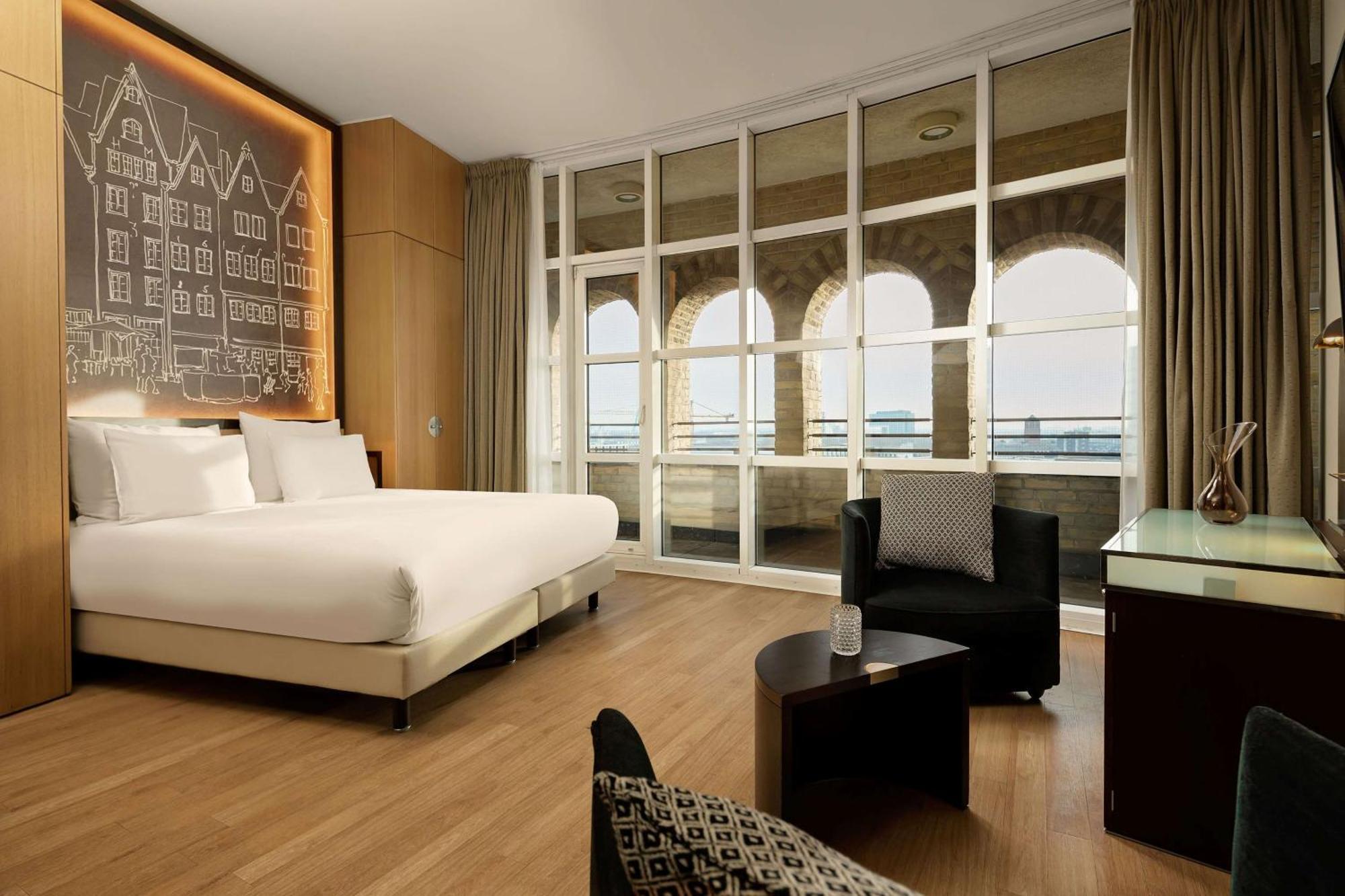 Hotel Wasserturm Cologne, Curio Collection By Hilton