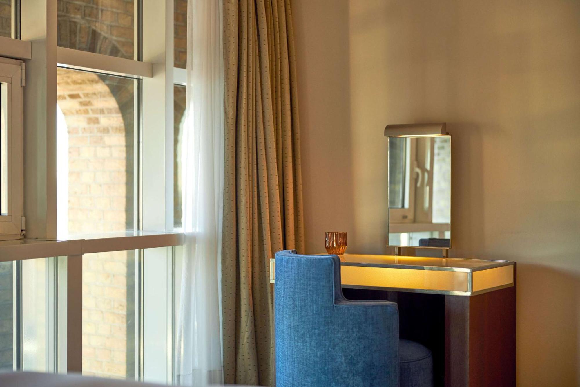 Hotel Wasserturm Cologne, Curio Collection By Hilton 4*