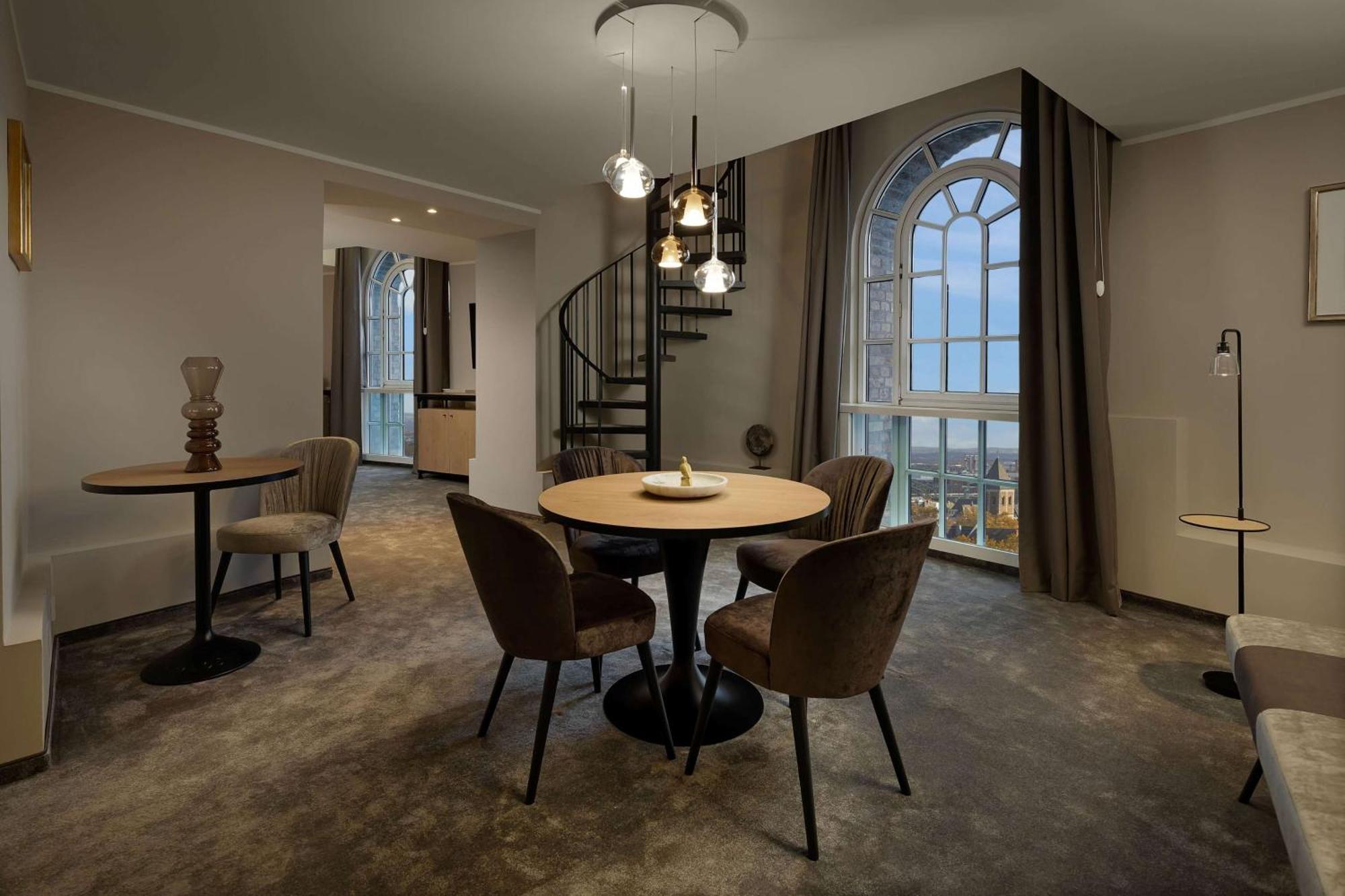 Hotel Wasserturm Cologne, Curio Collection By Hilton