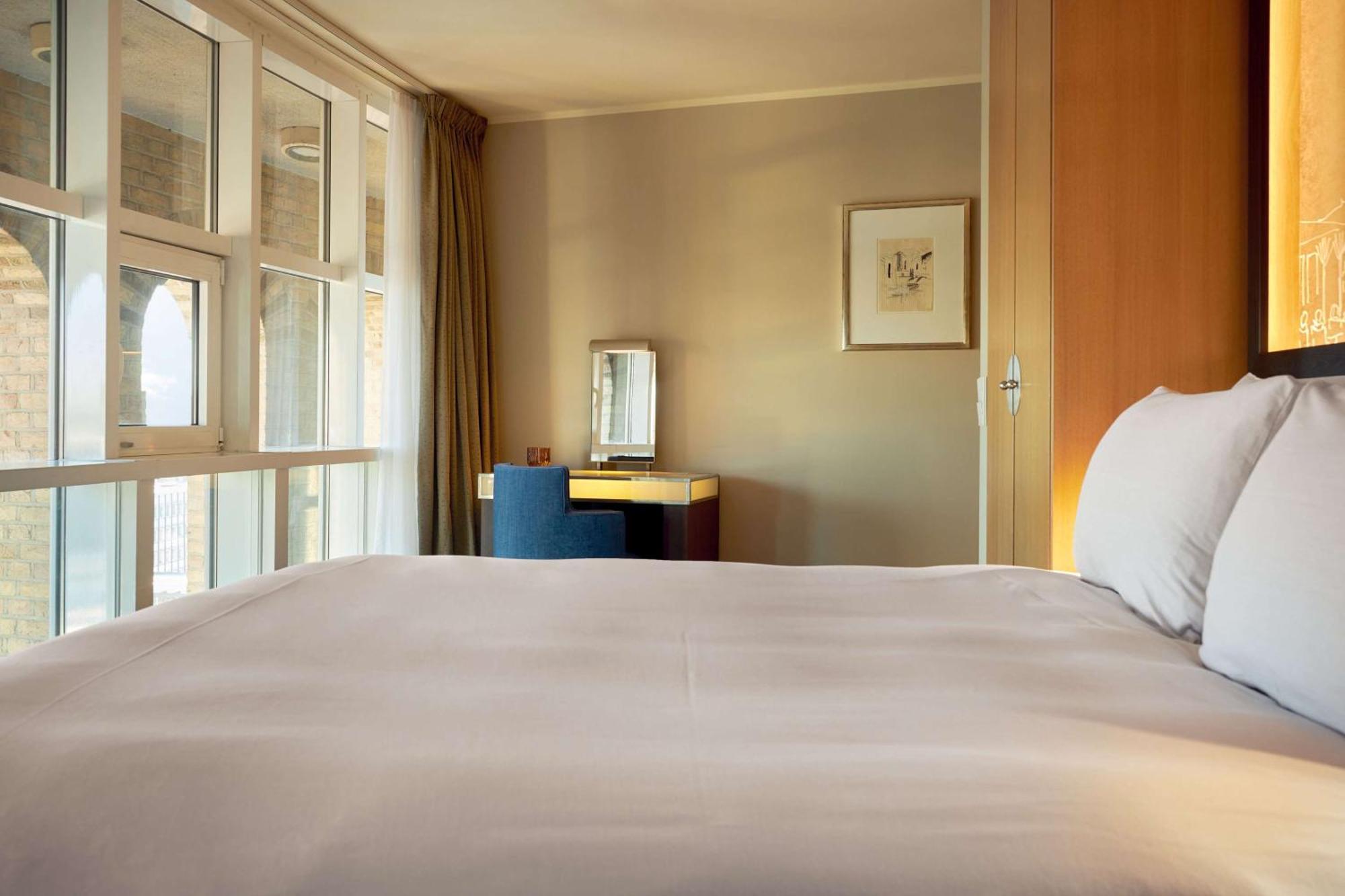 Hotel Wasserturm Cologne, Curio Collection By Hilton Cologne