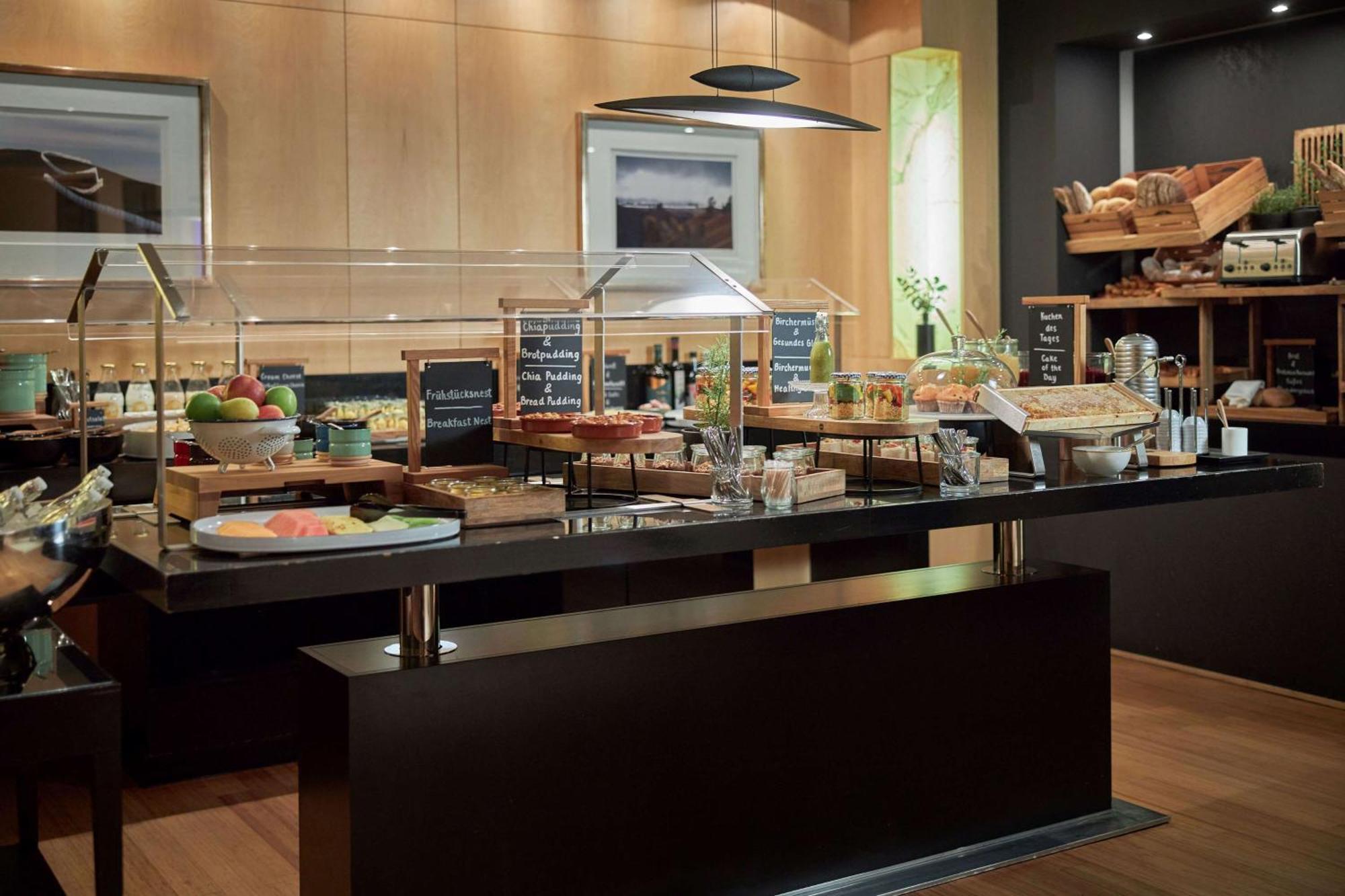 Hotel Wasserturm Cologne, Curio Collection By Hilton