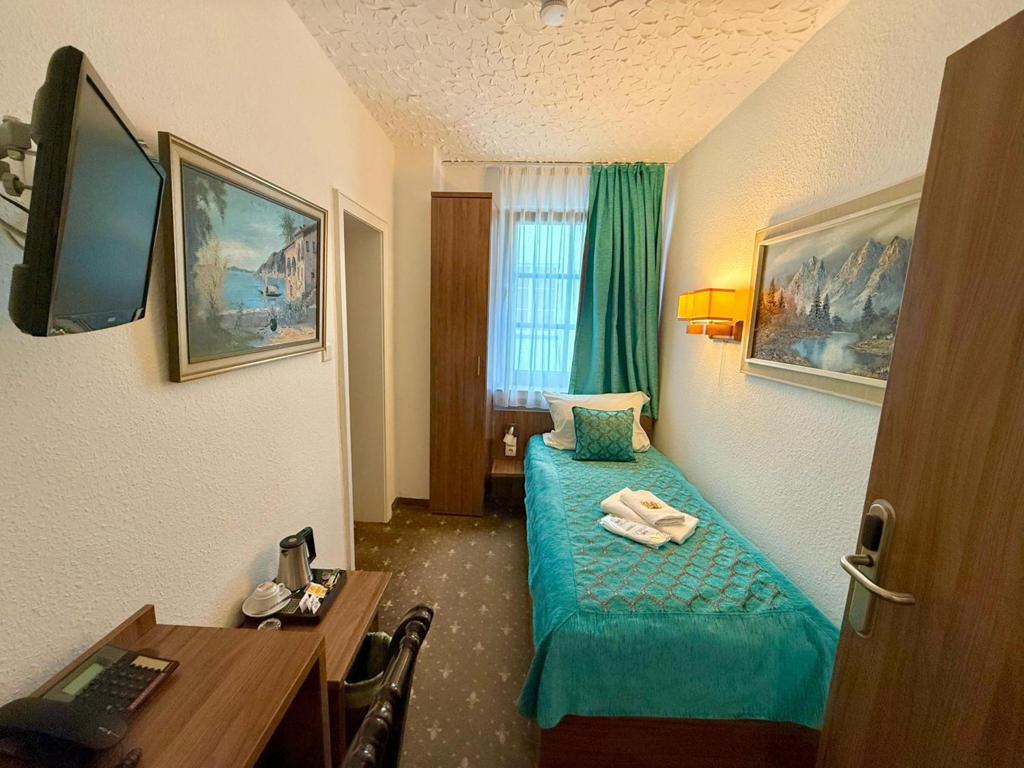 Und Restaurant Loewenbraeu Hotel 3*
