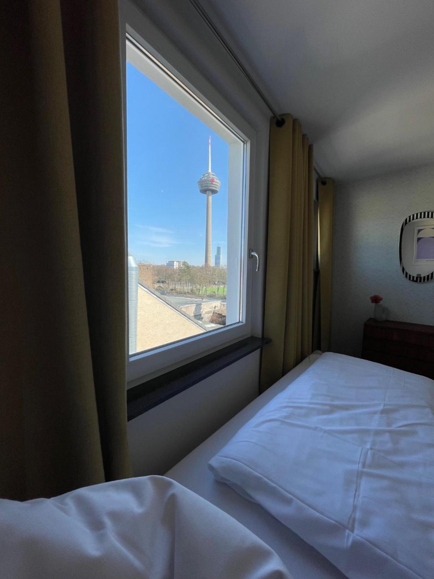 Weltempfaenger Backpacker * Cologne
